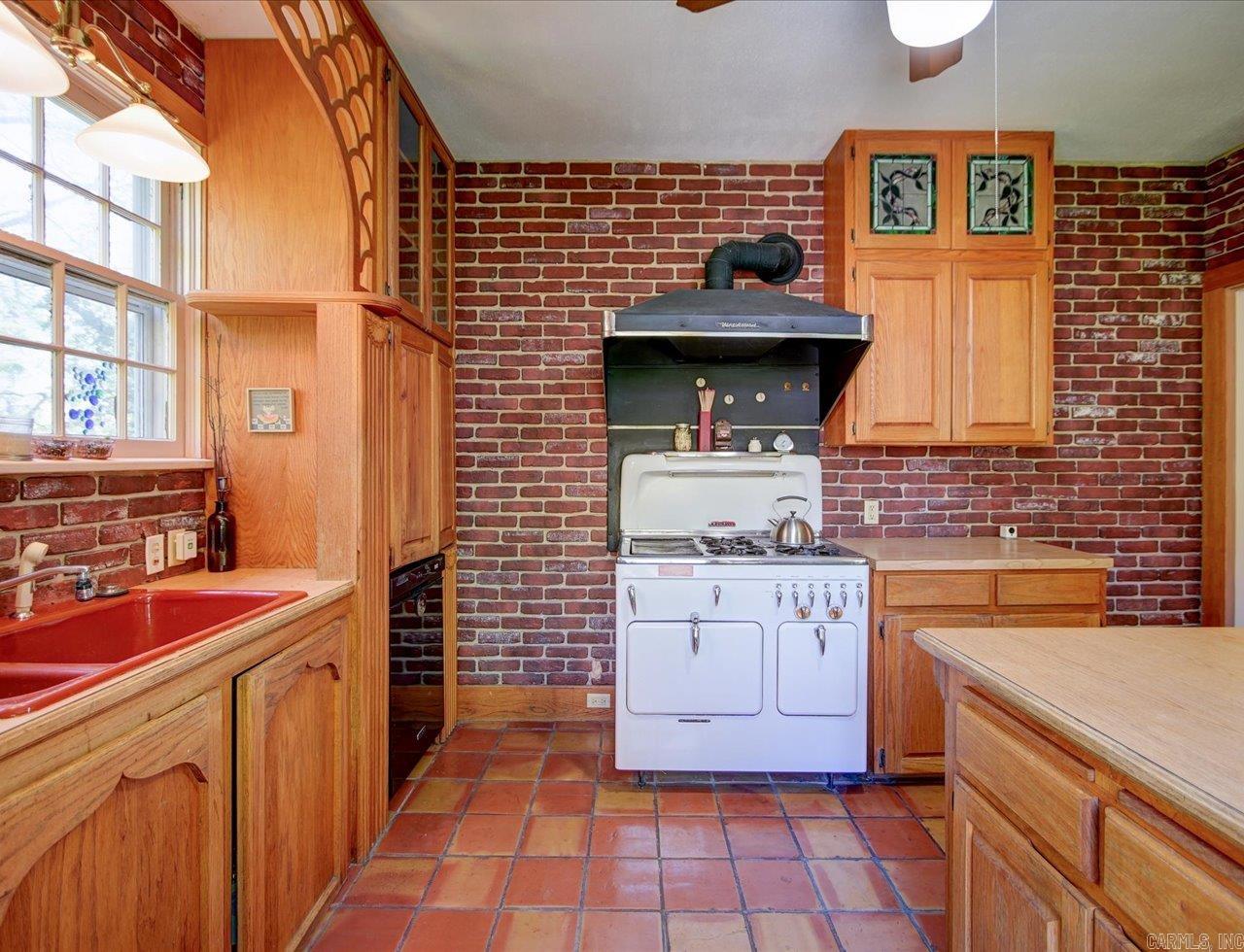 915  Prospect  Hot Springs, AR