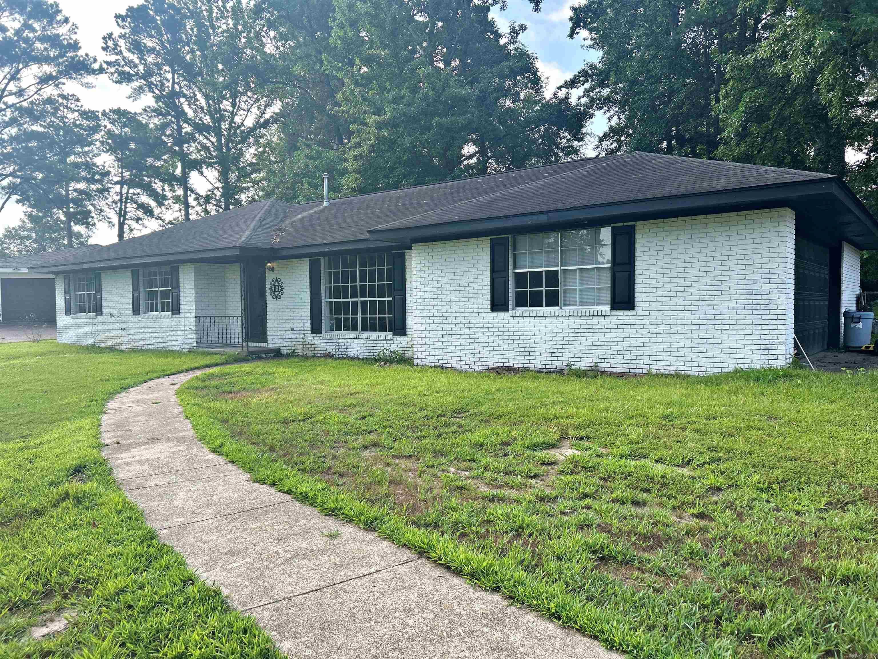 2701 Lynwood Drive