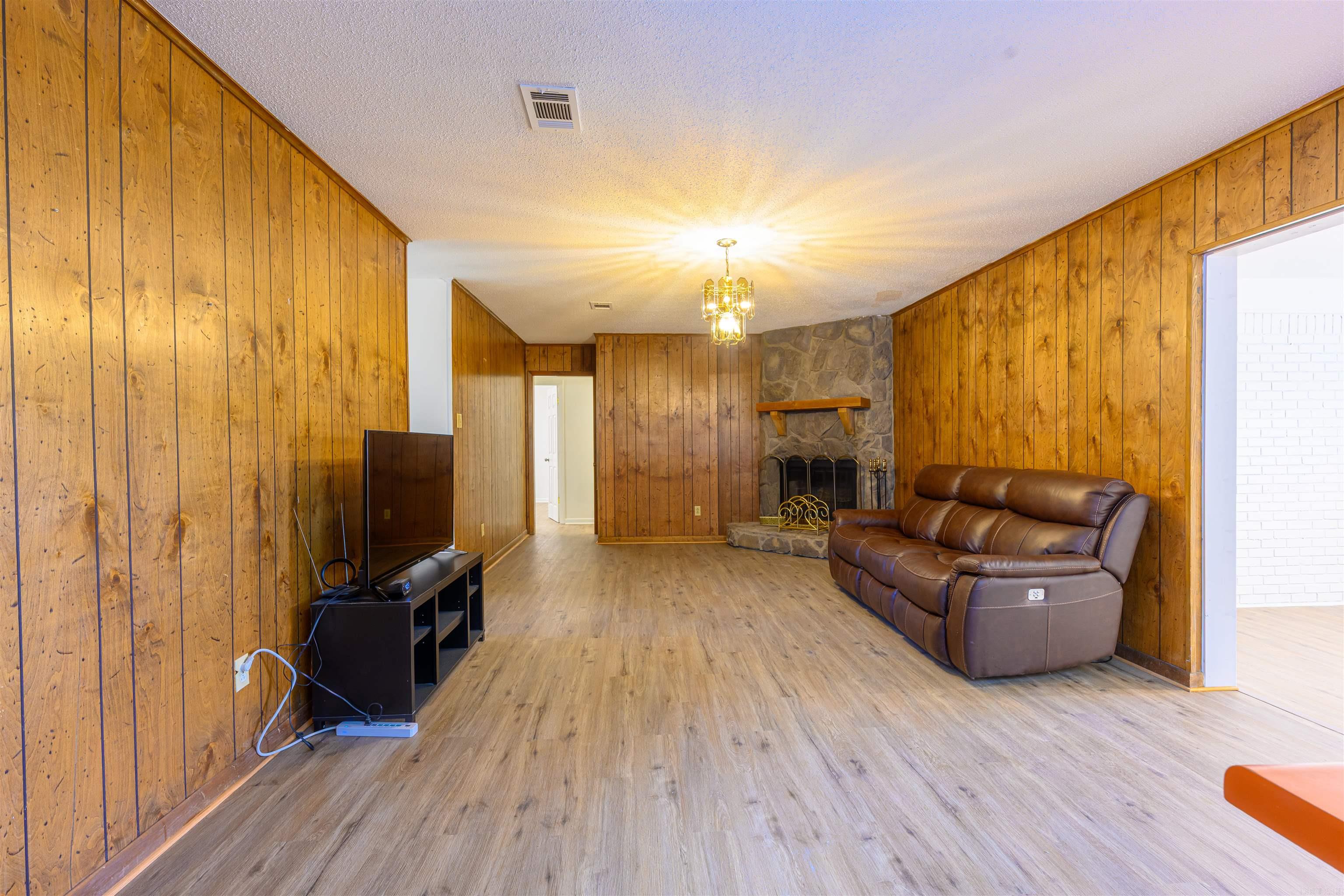 1025  Grayland Dr  Jacksonville, AR