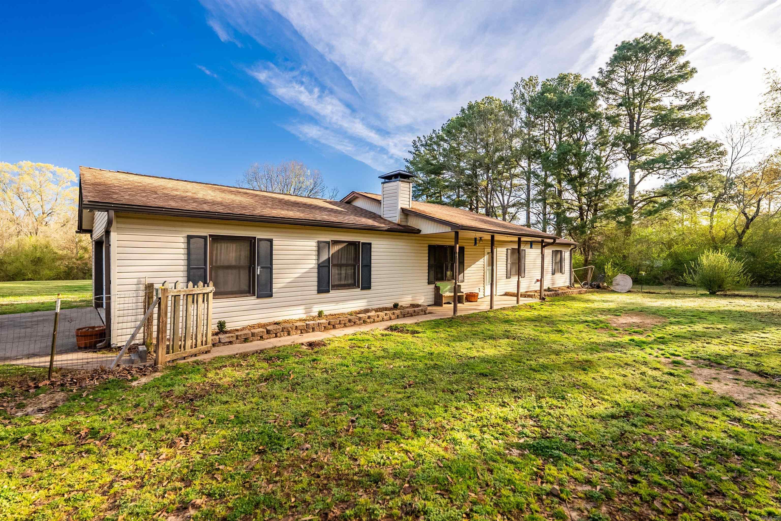 2002 W Maddox Road