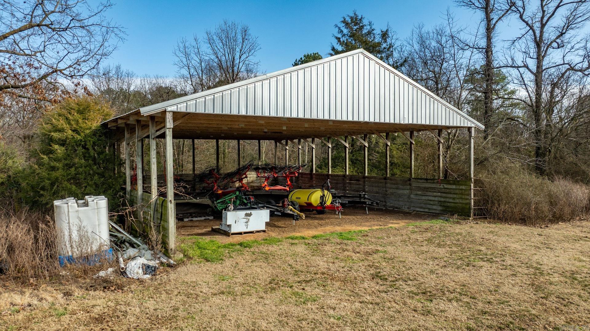 345  Creek  Floral, AR