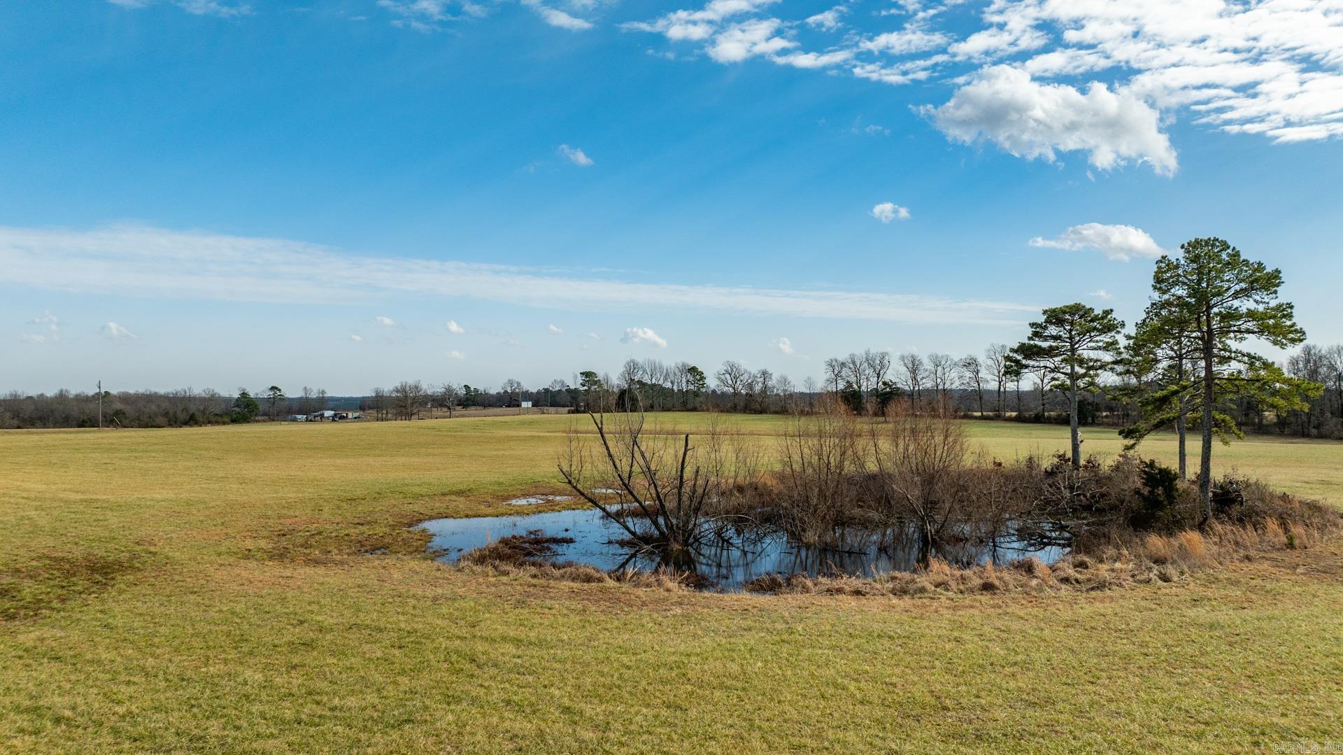 345  Creek  Floral, AR