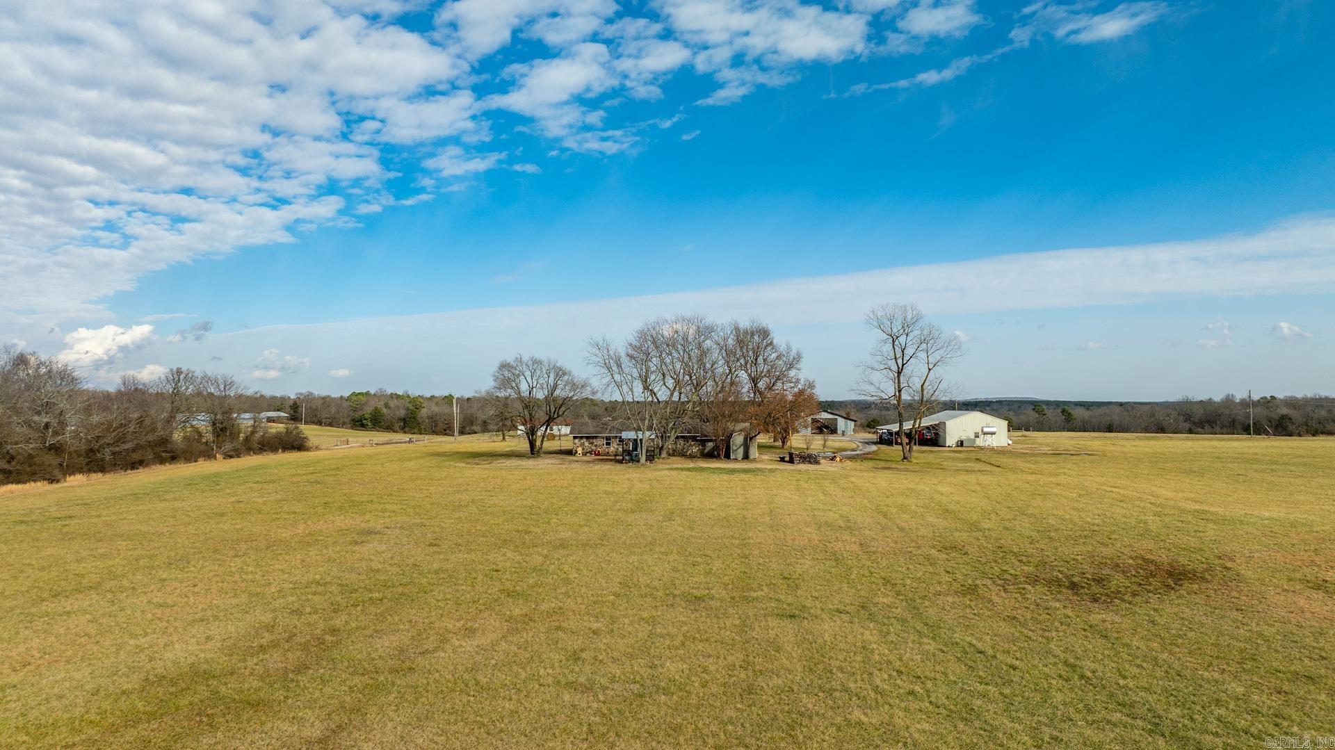 345  Creek  Floral, AR