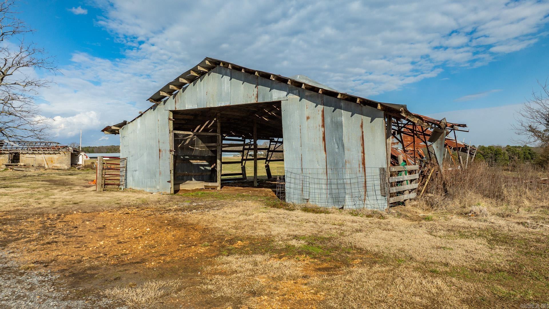 345  Creek  Floral, AR