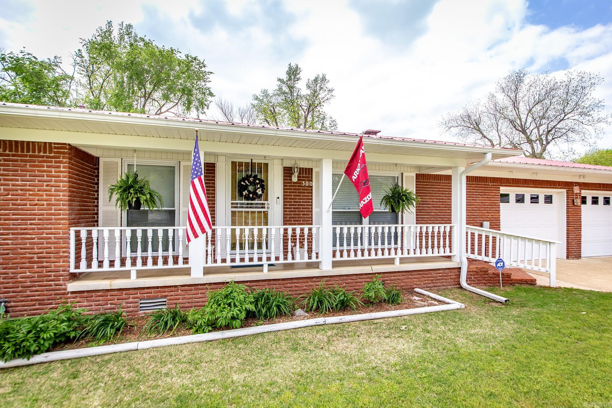 300  Elmwood  Hot Springs, AR