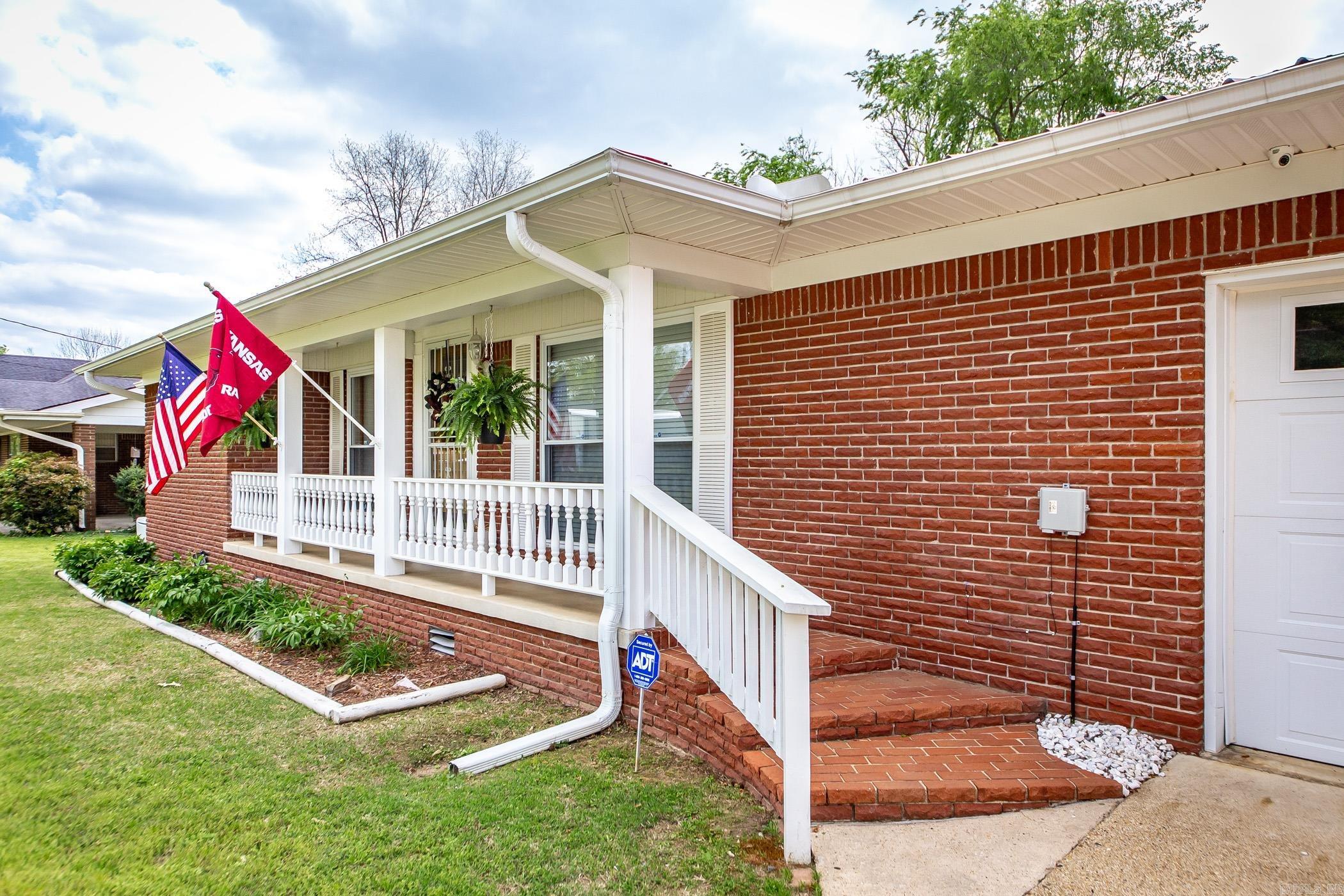 300  Elmwood  Hot Springs, AR