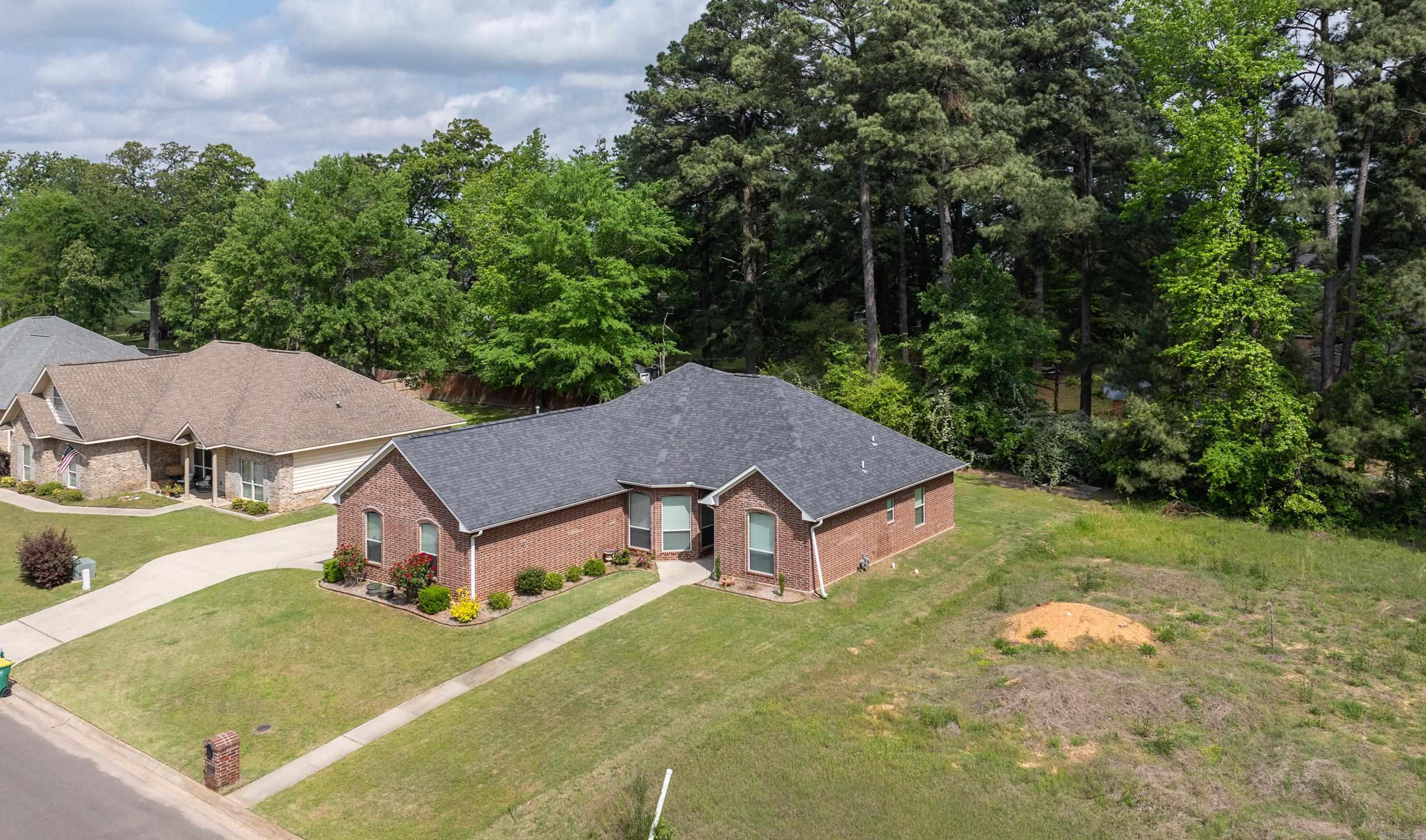 6908  Woodmere Ct  Texarkana, TX