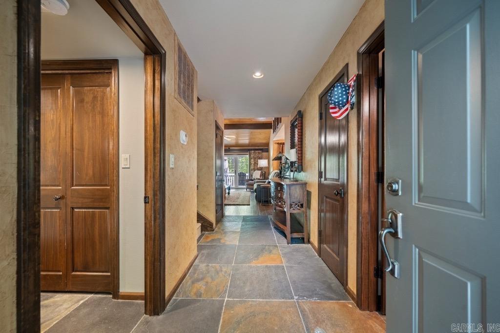 138  Silver Point  Mount Ida, AR