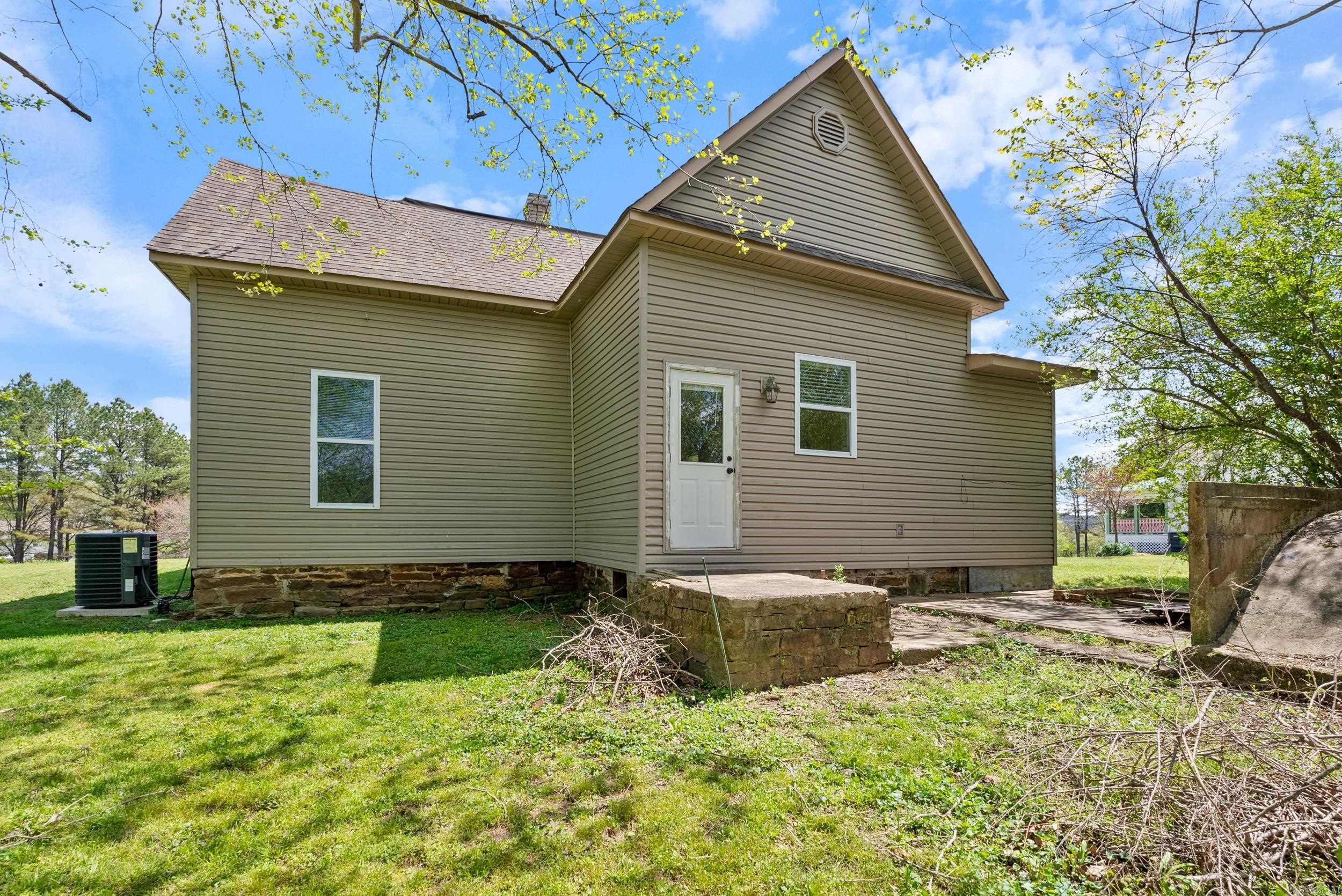189 N Main  Shirley, AR