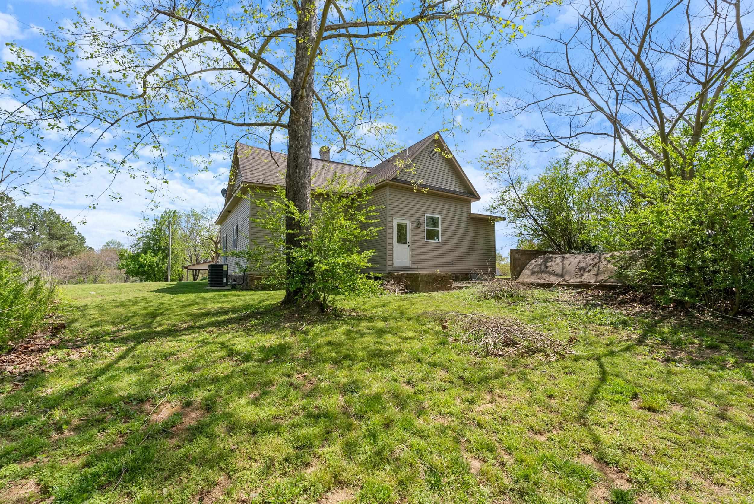 189 N Main  Shirley, AR