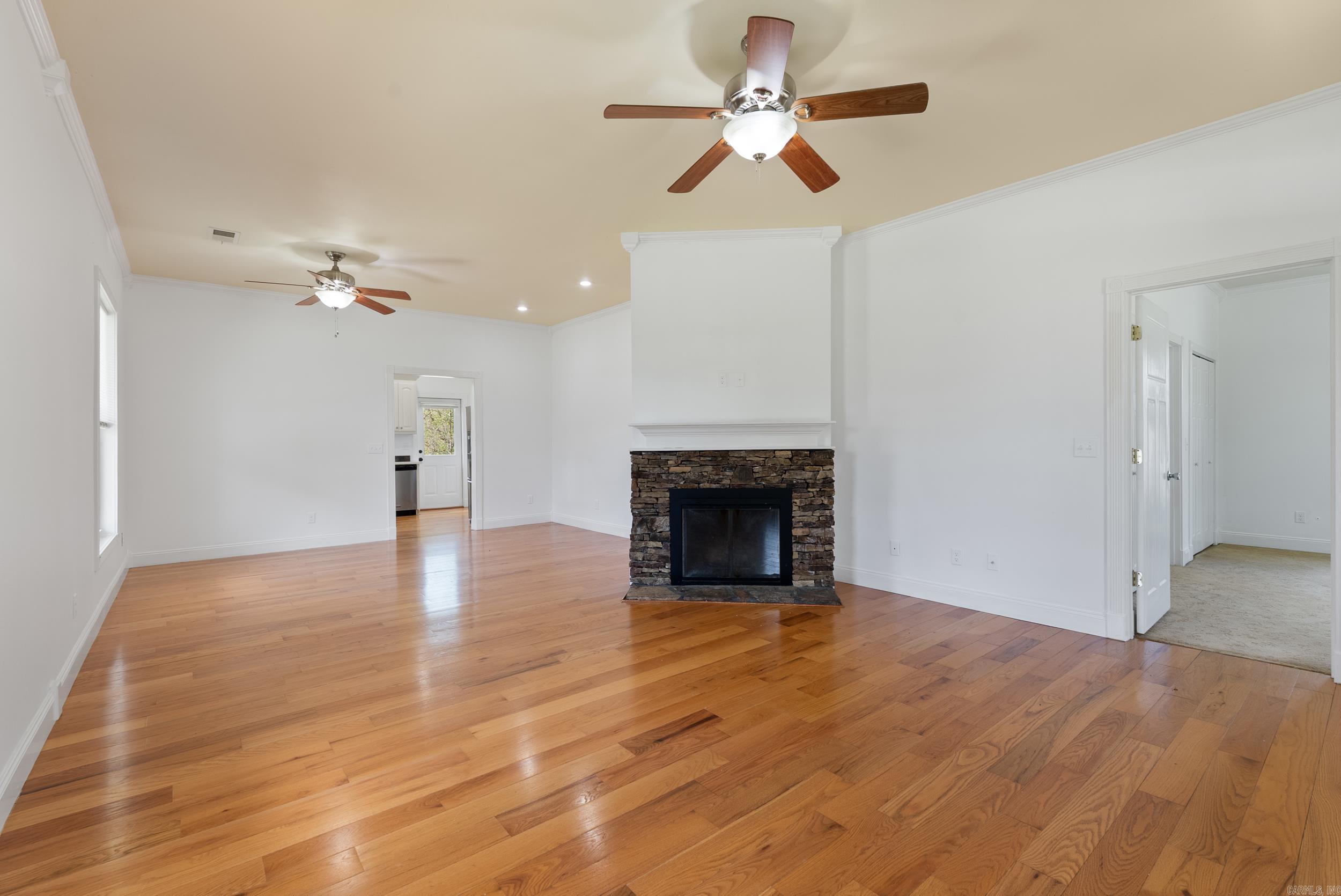 189 N Main  Shirley, AR
