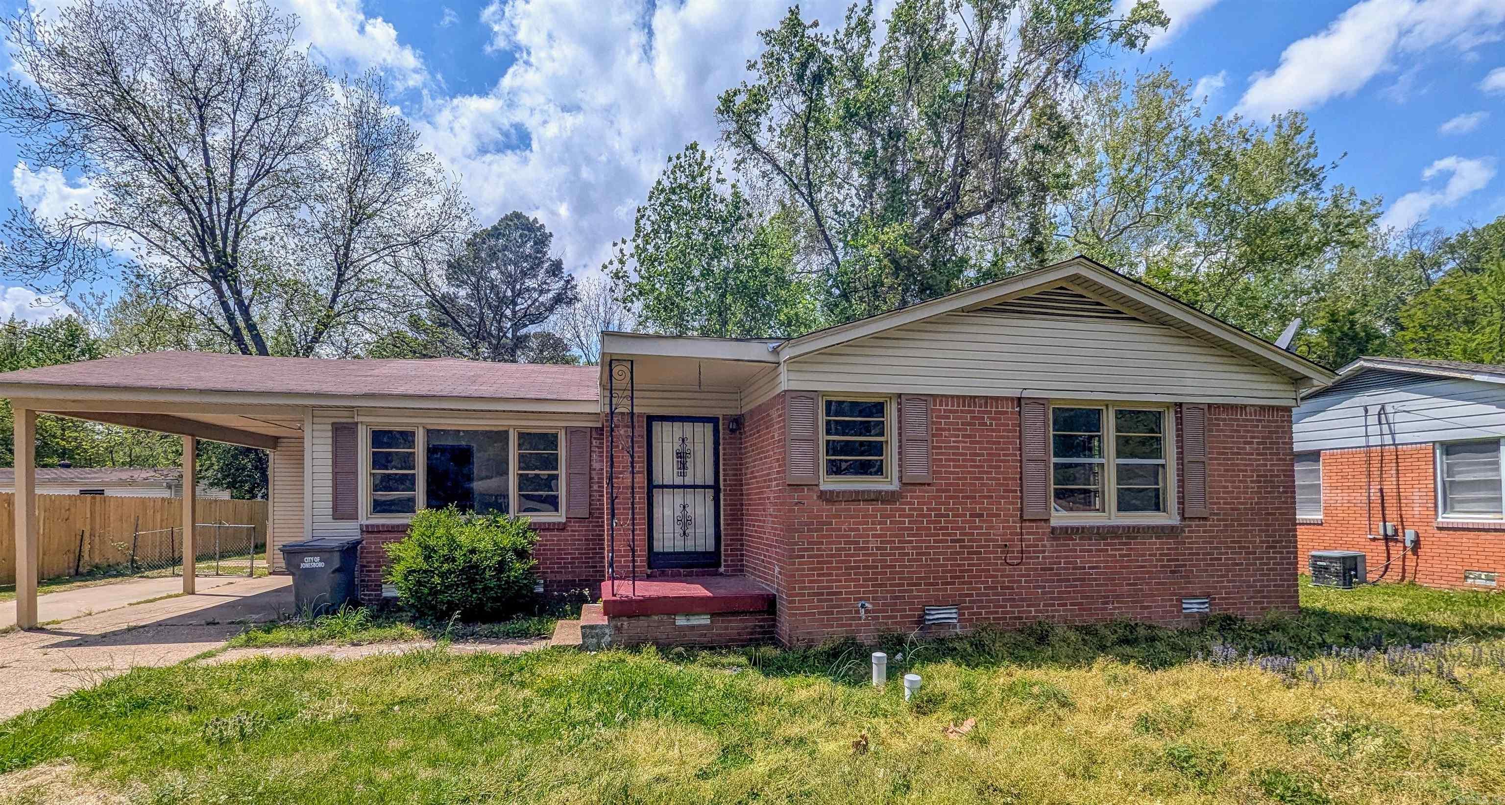 1209  Holly St  Jonesboro, AR