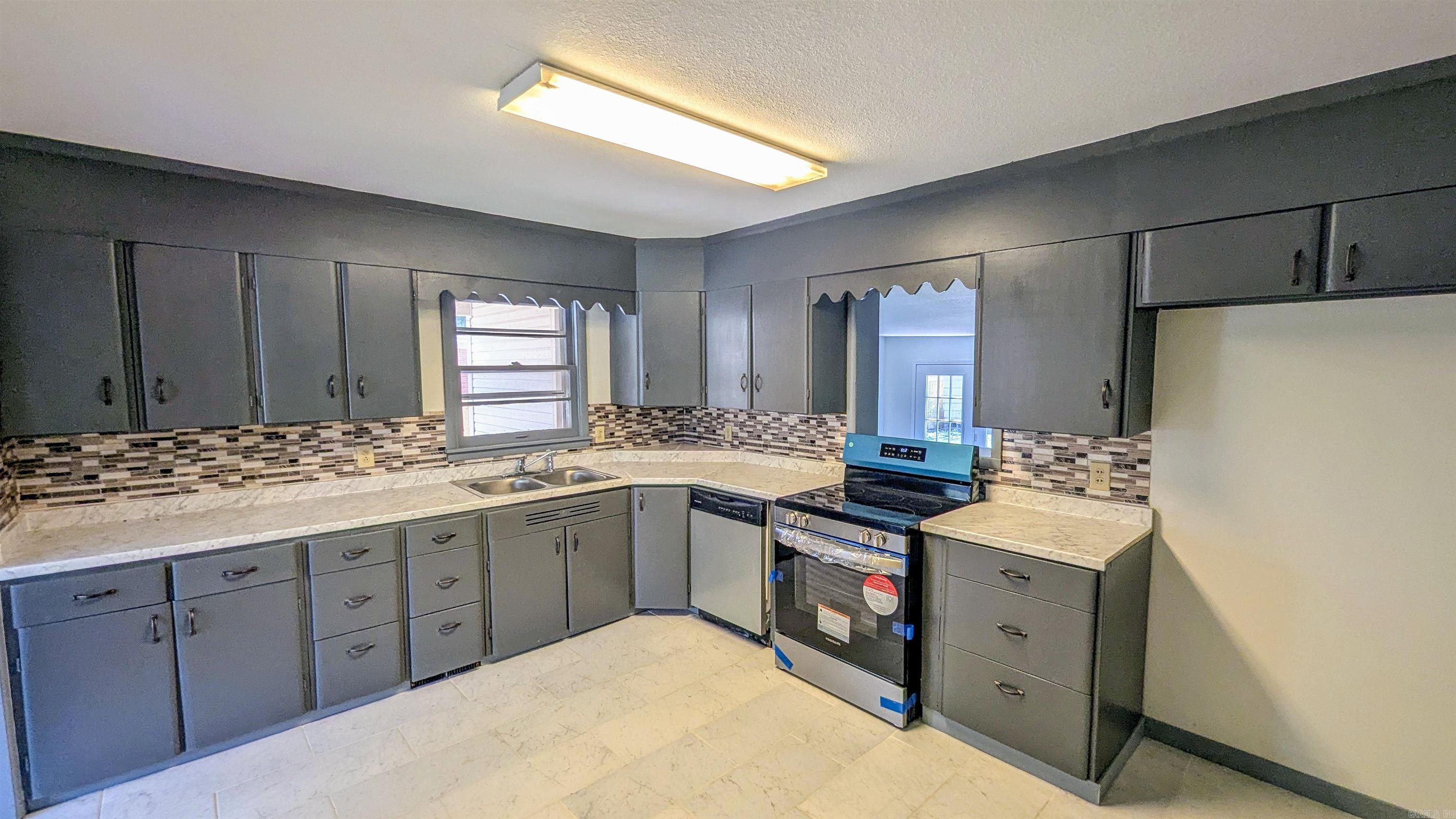 1209  Holly St  Jonesboro, AR