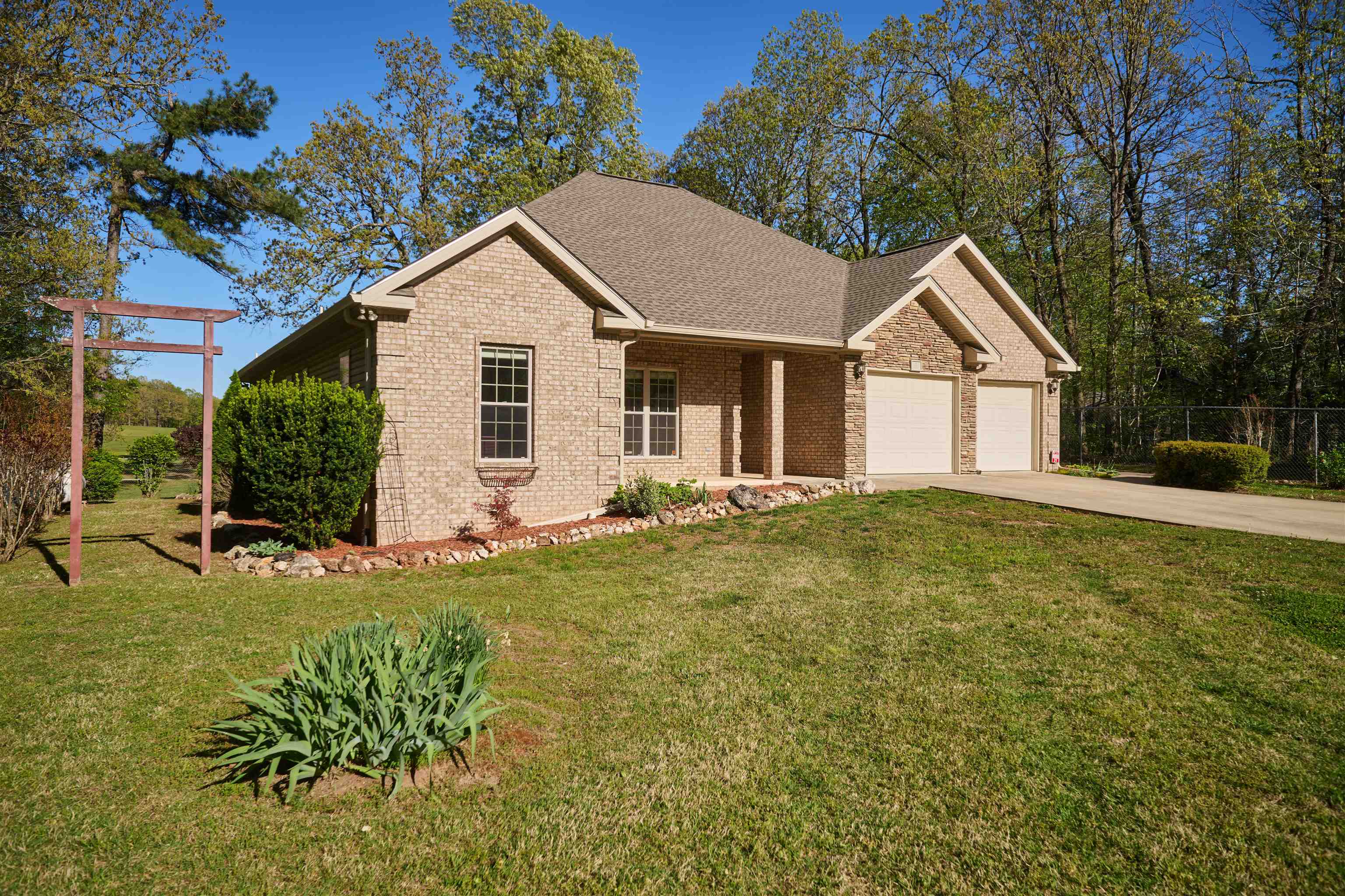 21  Tohatchi Dr  Cherokee Village, AR