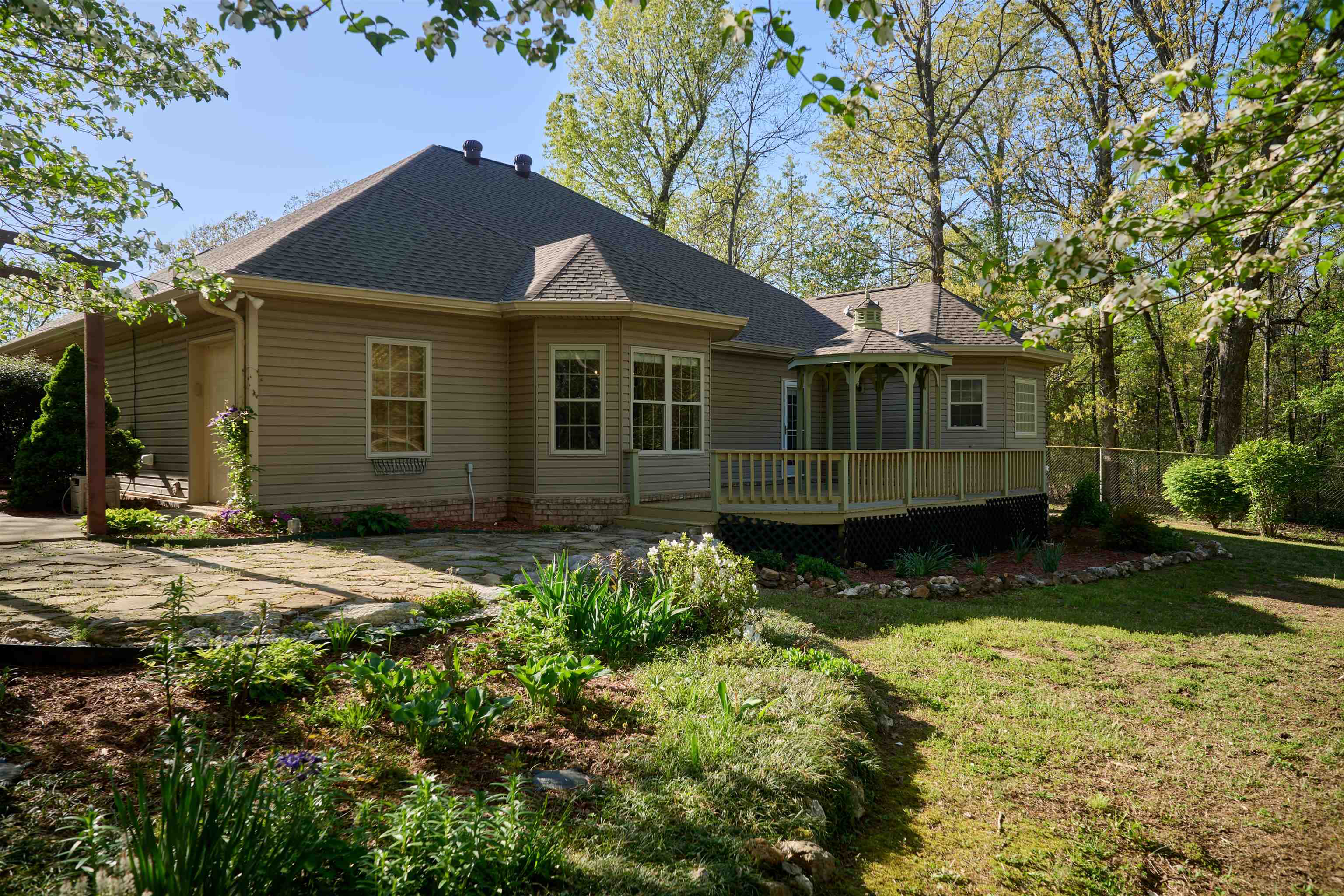 21  Tohatchi Dr  Cherokee Village, AR