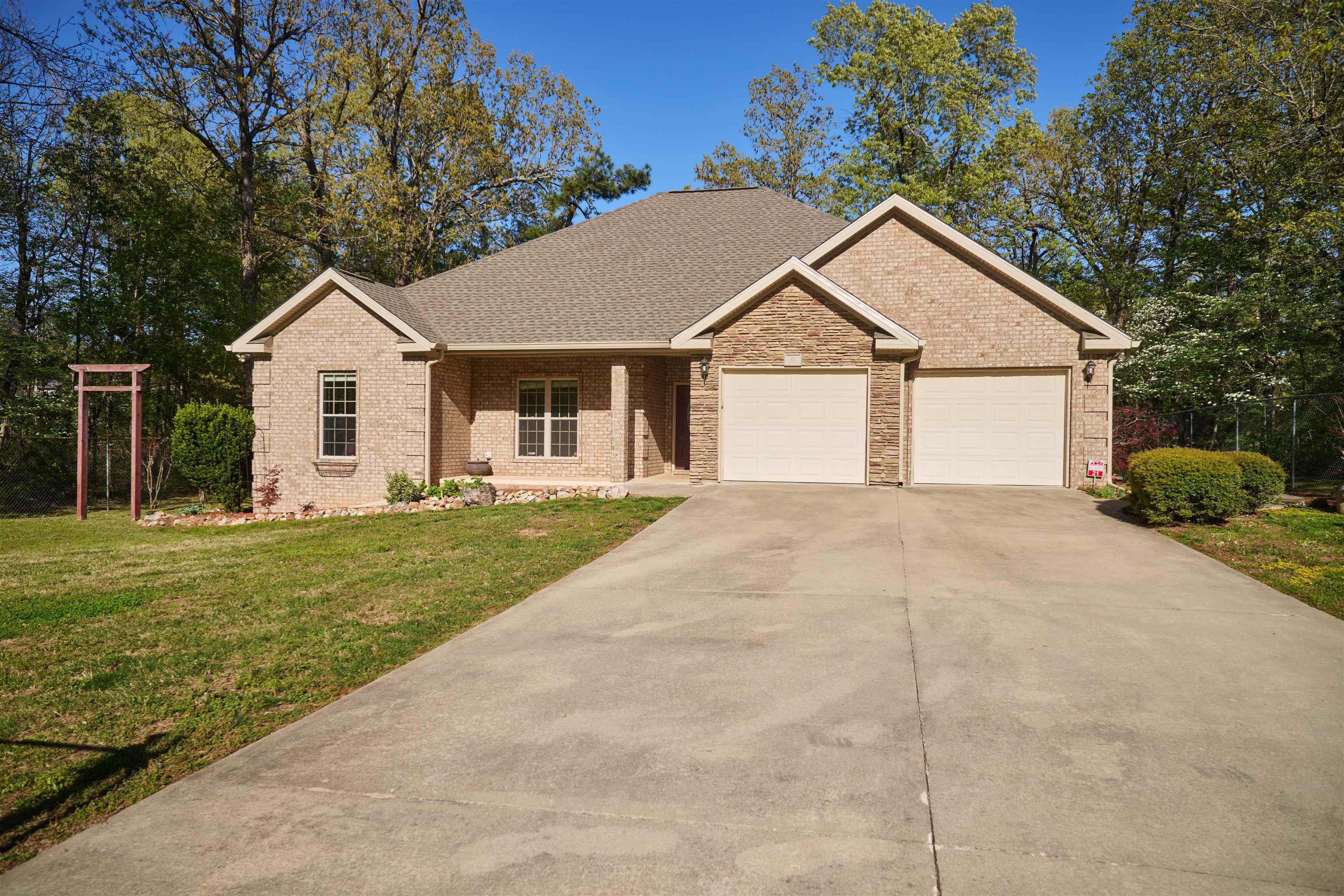 21  Tohatchi Dr  Cherokee Village, AR