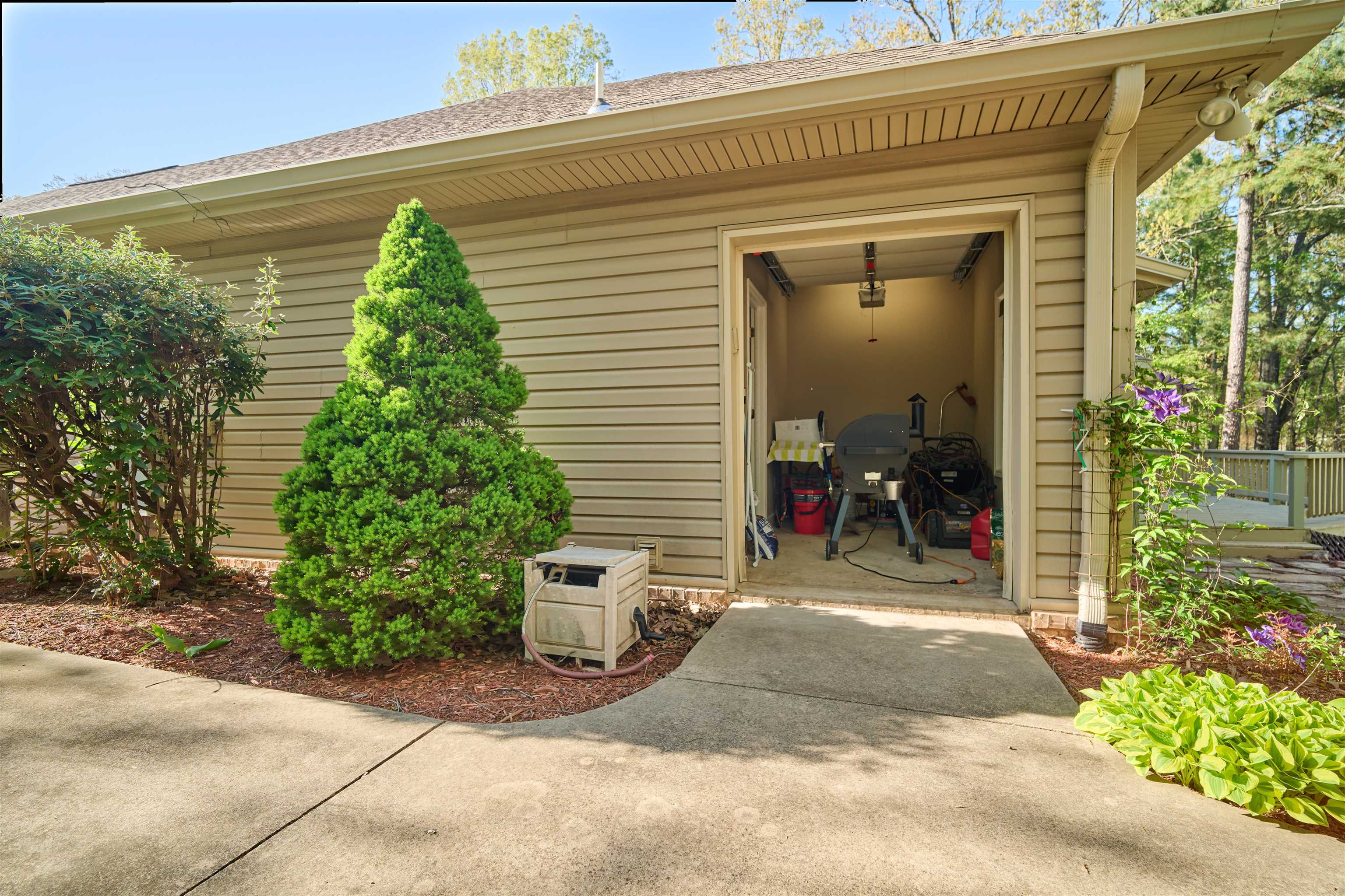 21  Tohatchi Dr  Cherokee Village, AR