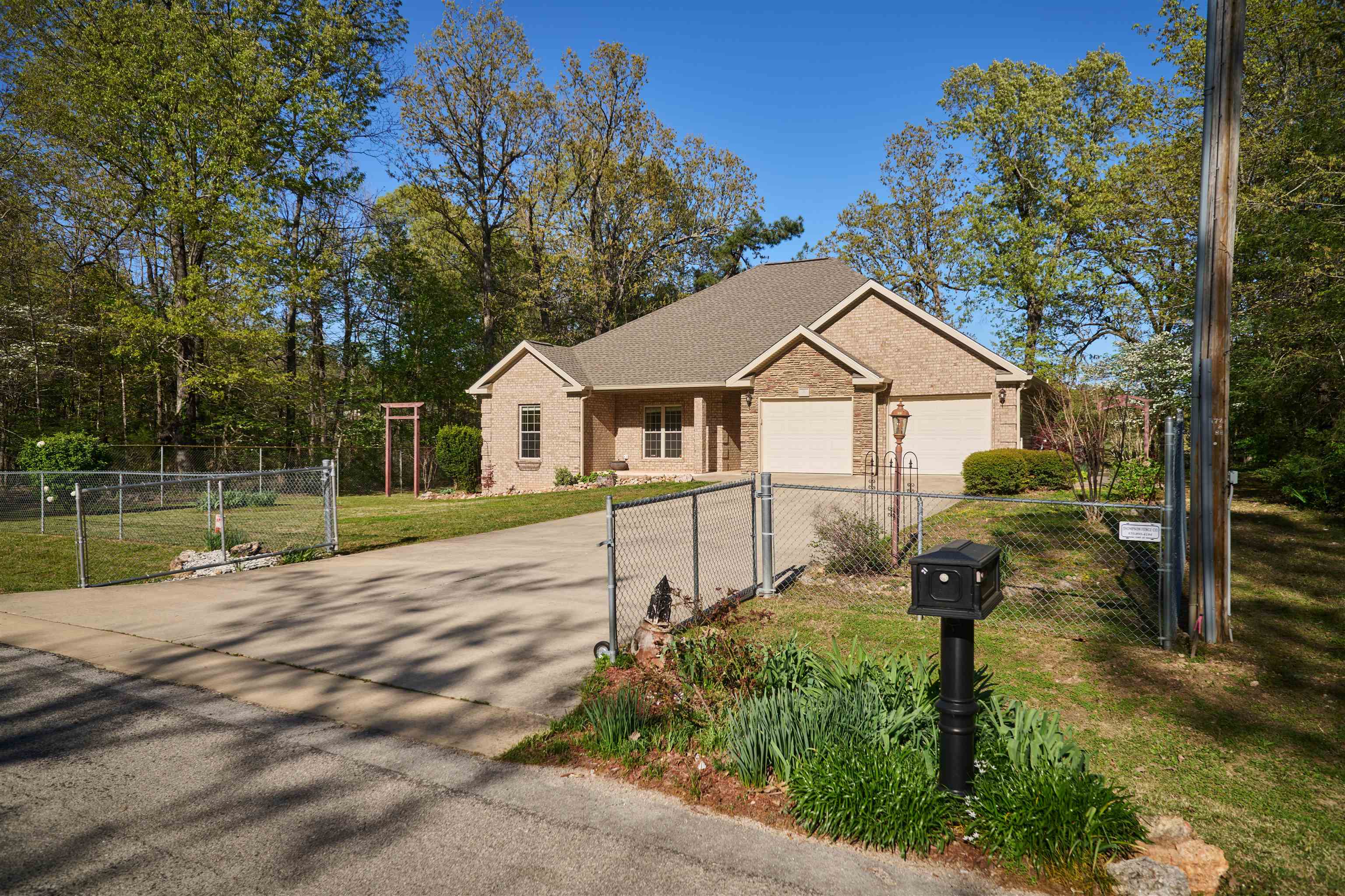 21  Tohatchi Dr  Cherokee Village, AR
