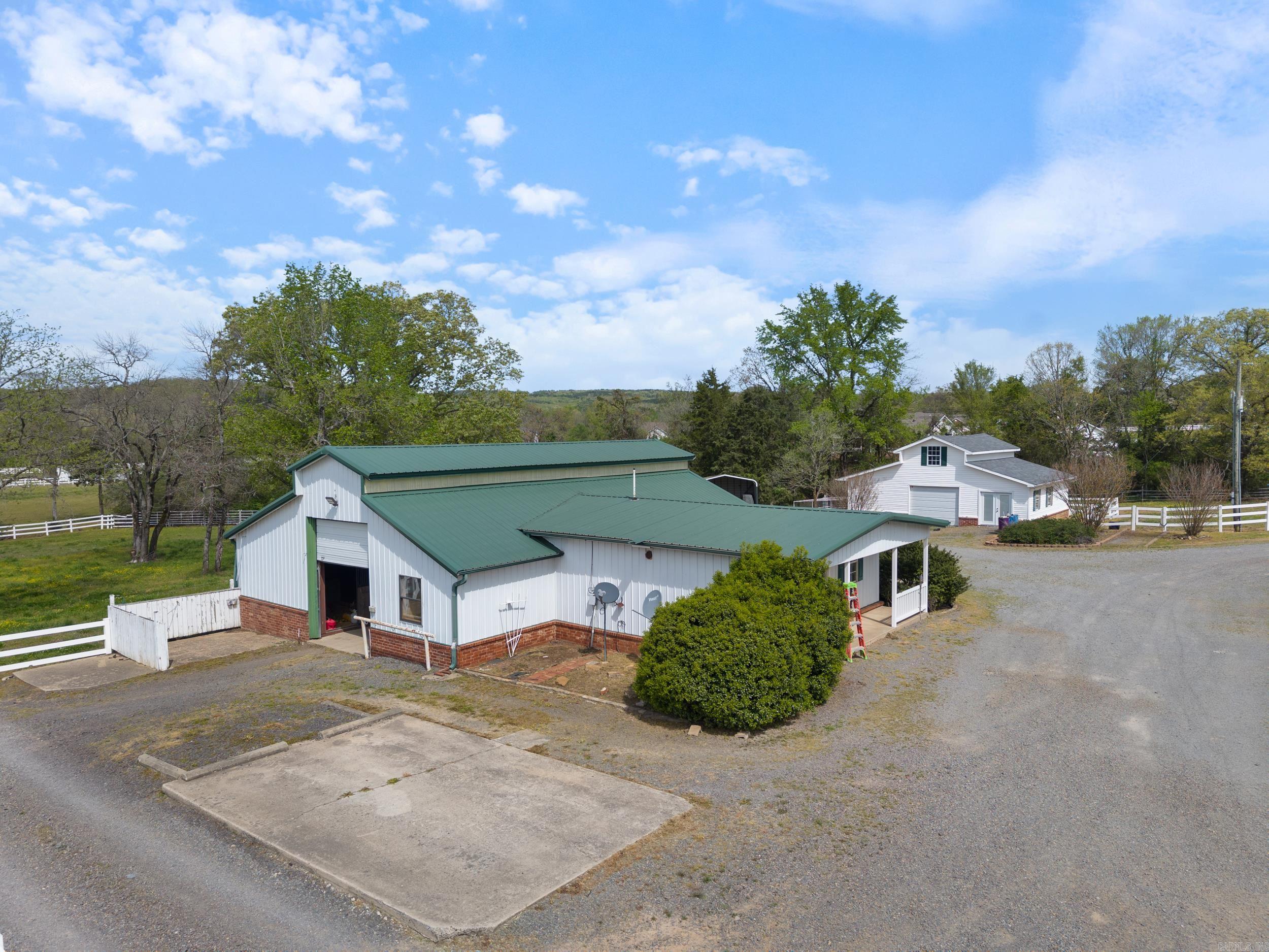 00  Happy Ranch  Bee Branch, AR