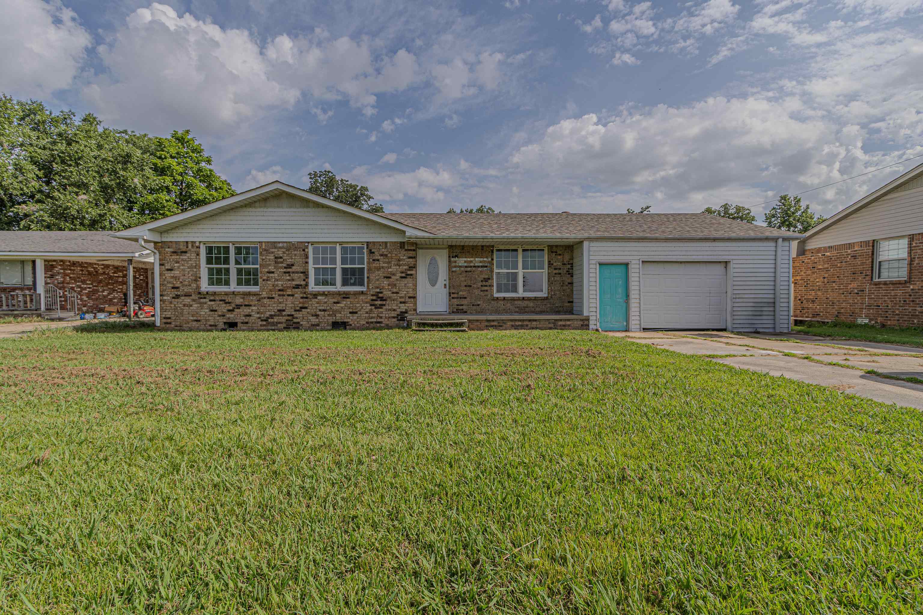 2303 E Lake  Paragould, AR