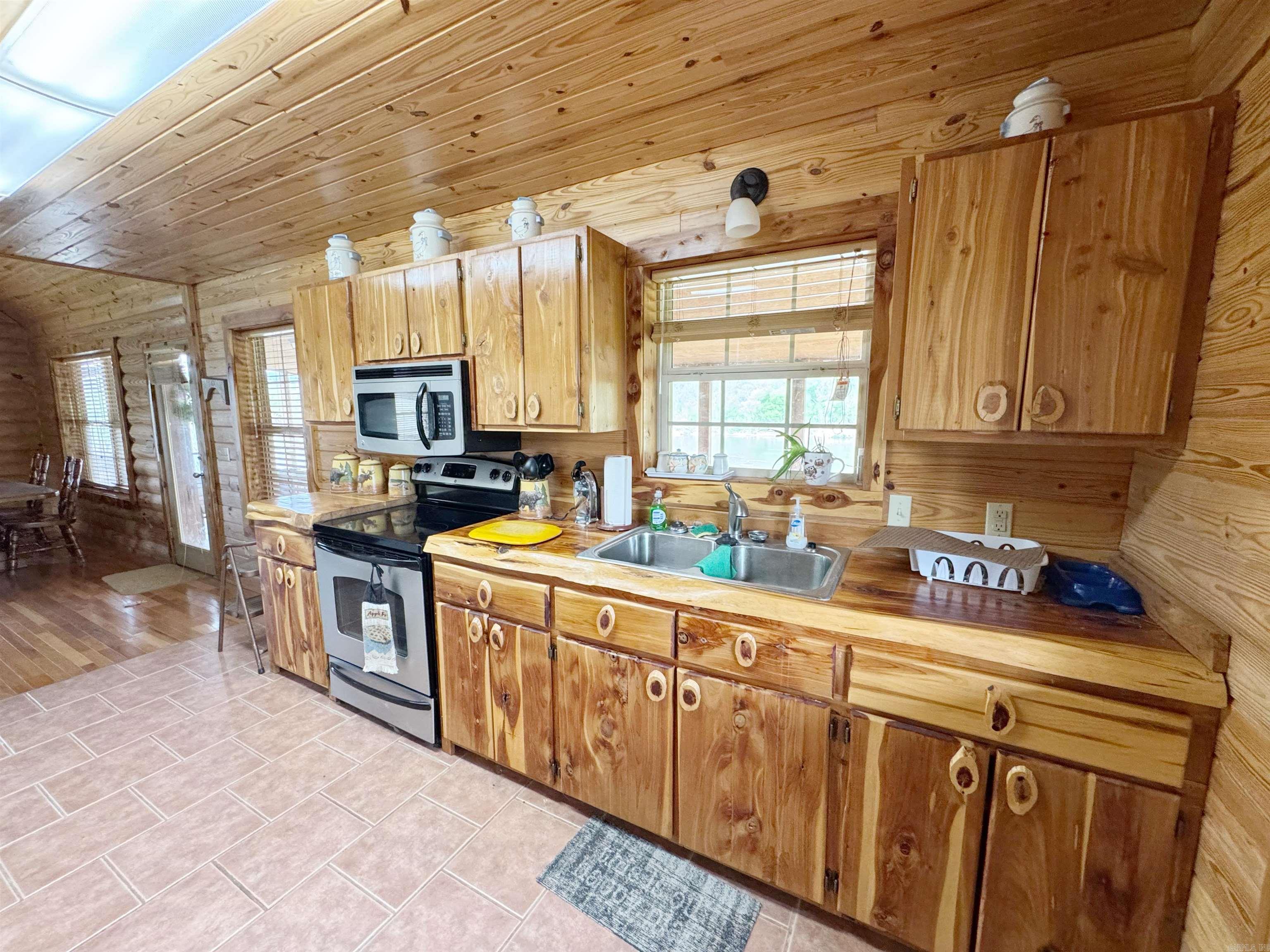 281  River Valley Rd.  Mountain View, AR