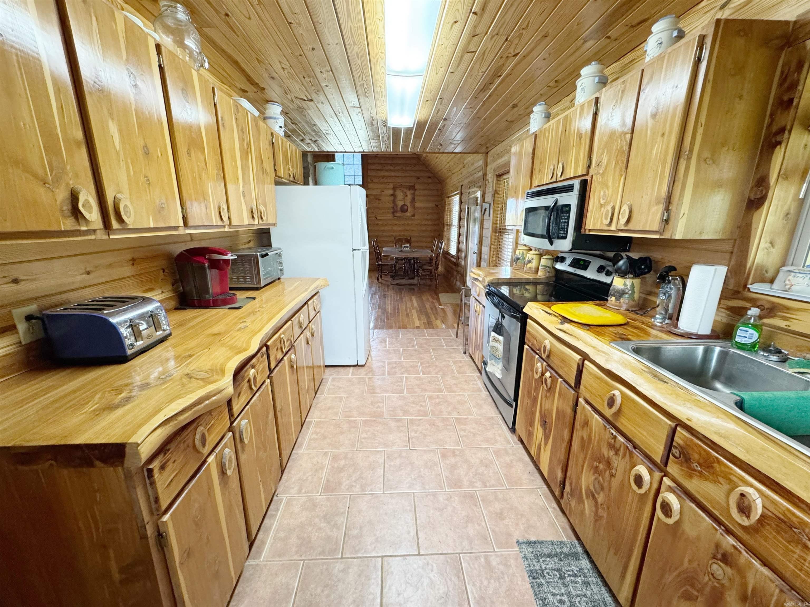 281  River Valley Rd.  Mountain View, AR