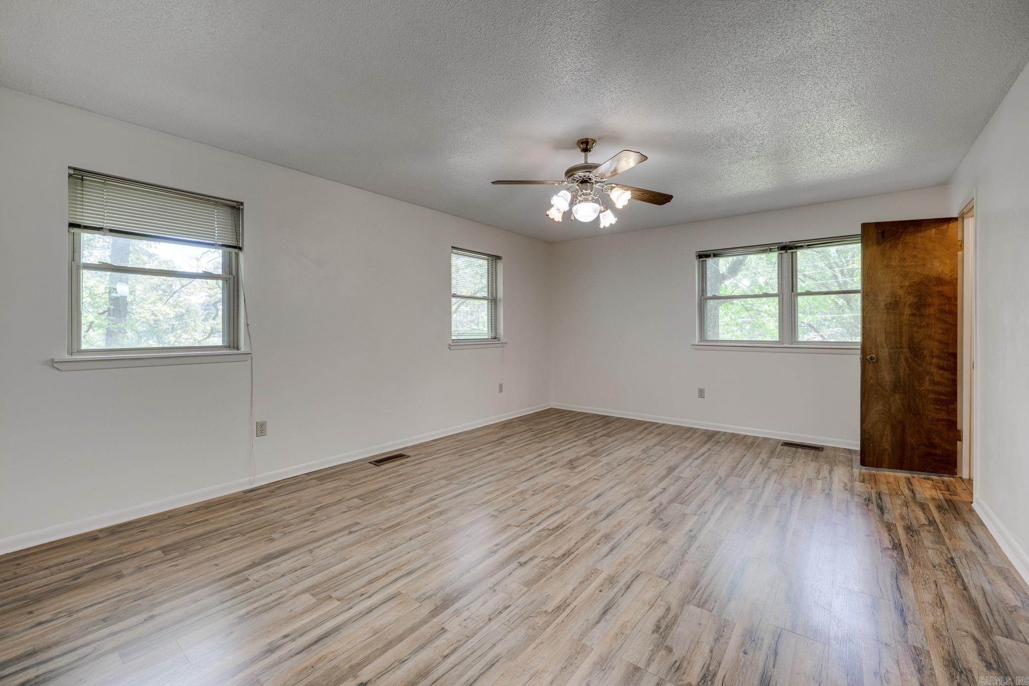 23  Cinnamon Dr.  Sherwood, AR