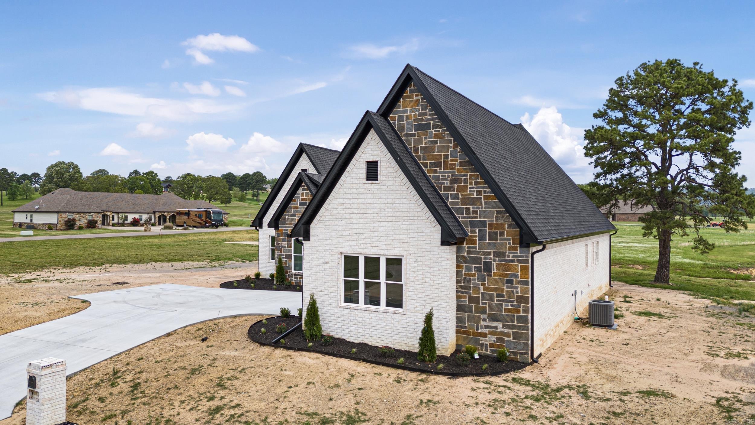 10086  Olivia  Danville, AR