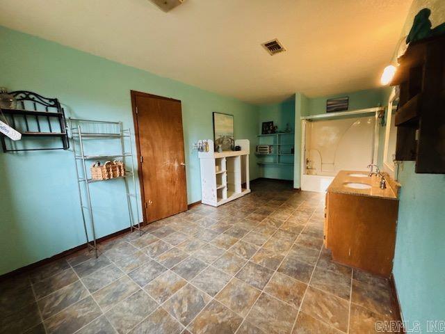 363  NIAGARA  Clinton, AR