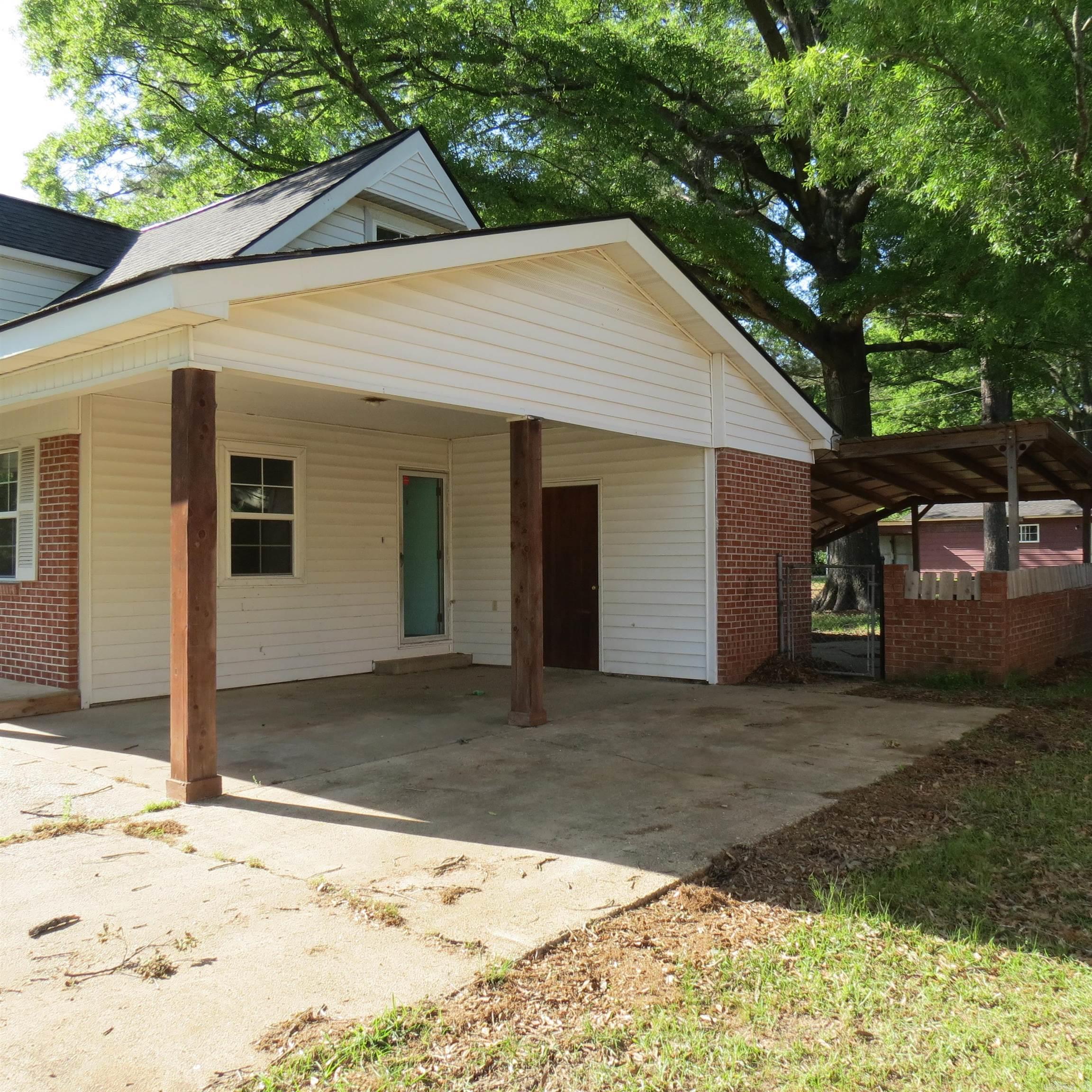 129 E Willis  Monticello, AR