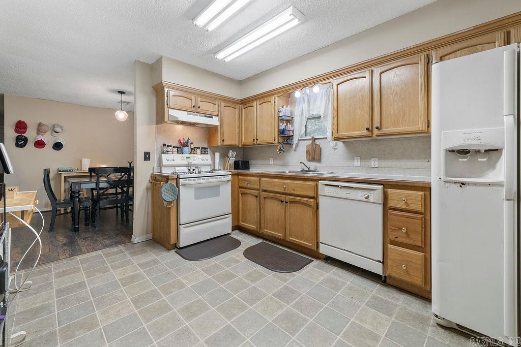 310  Memory Ln  Clinton, AR