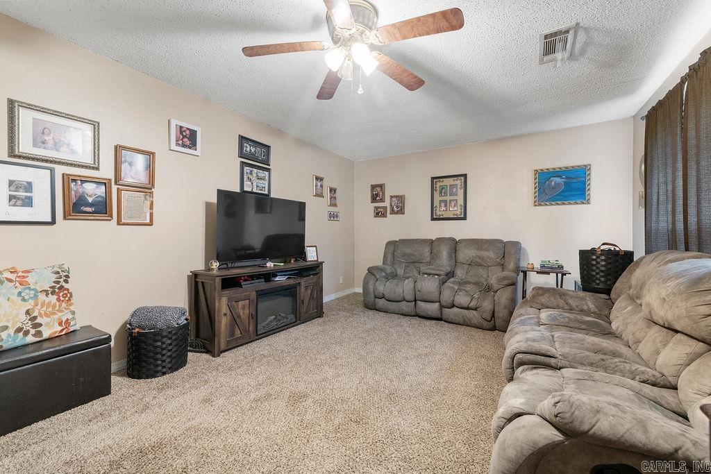310  Memory Ln  Clinton, AR
