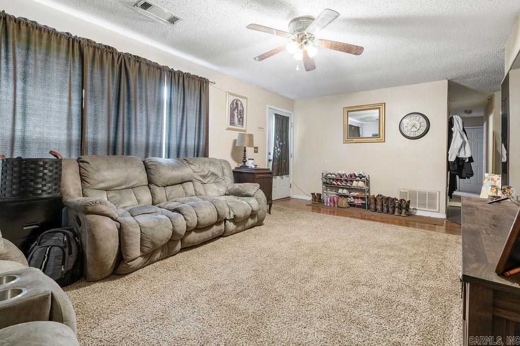 310  Memory Ln  Clinton, AR