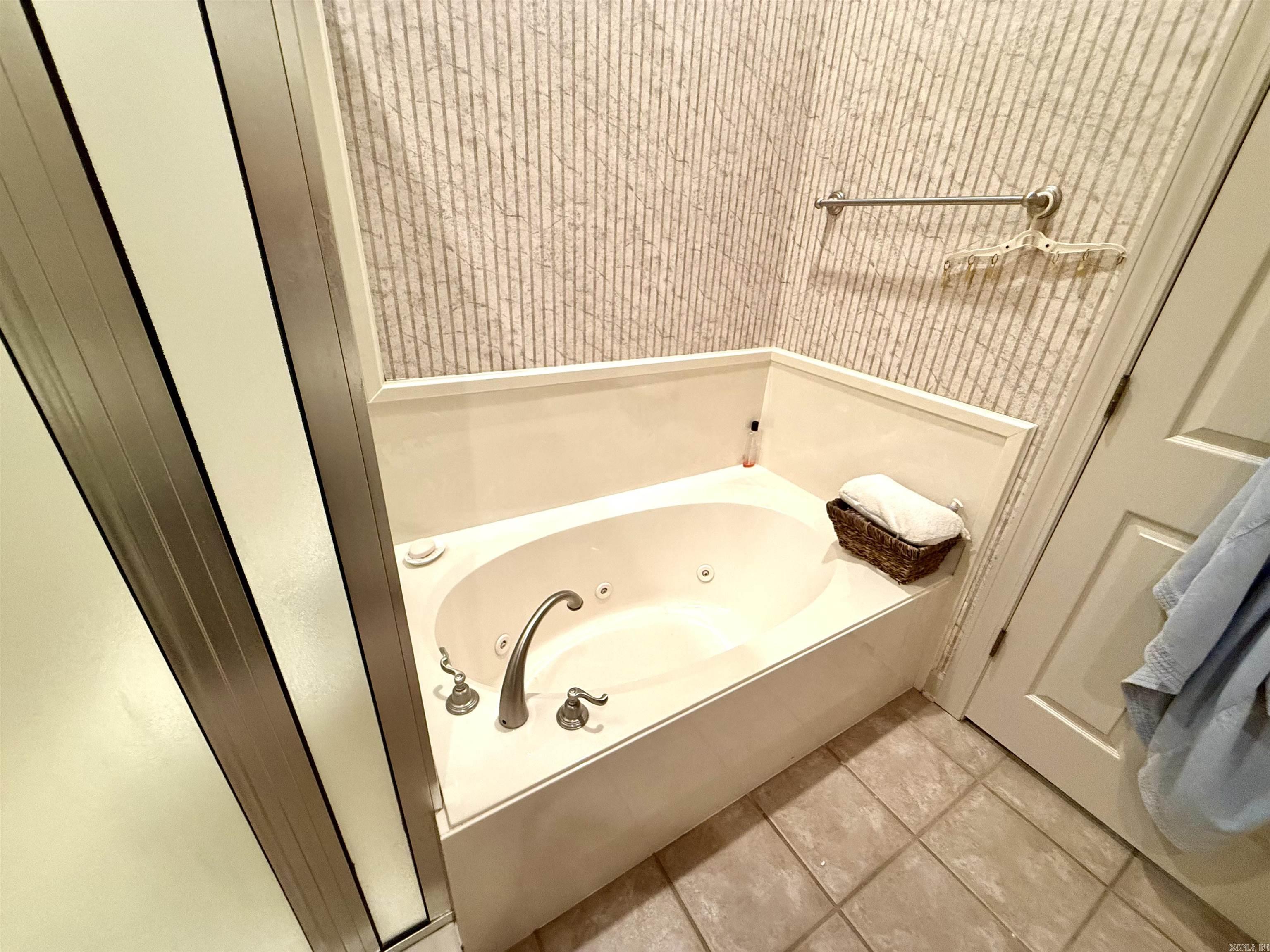 2308 Saxony  Searcy, AR