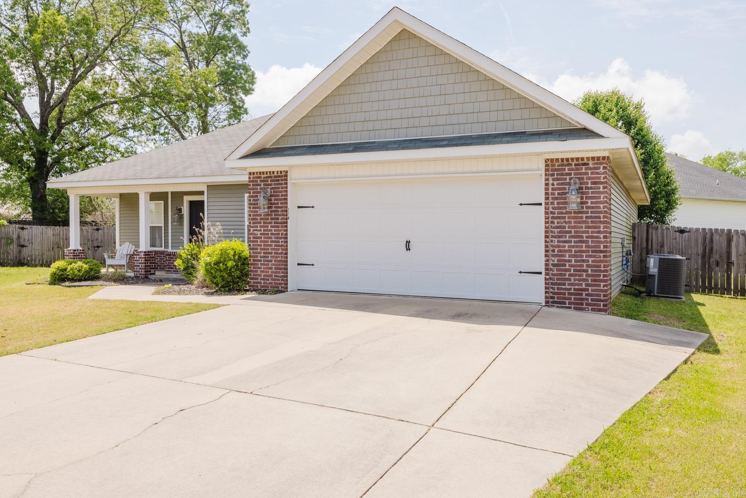 114  Kee  Benton, AR