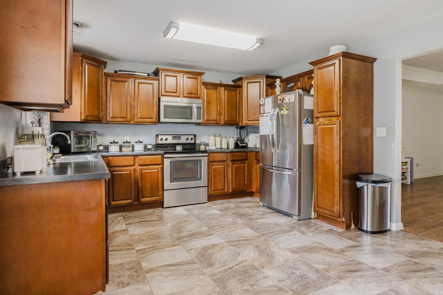 114  Kee  Benton, AR