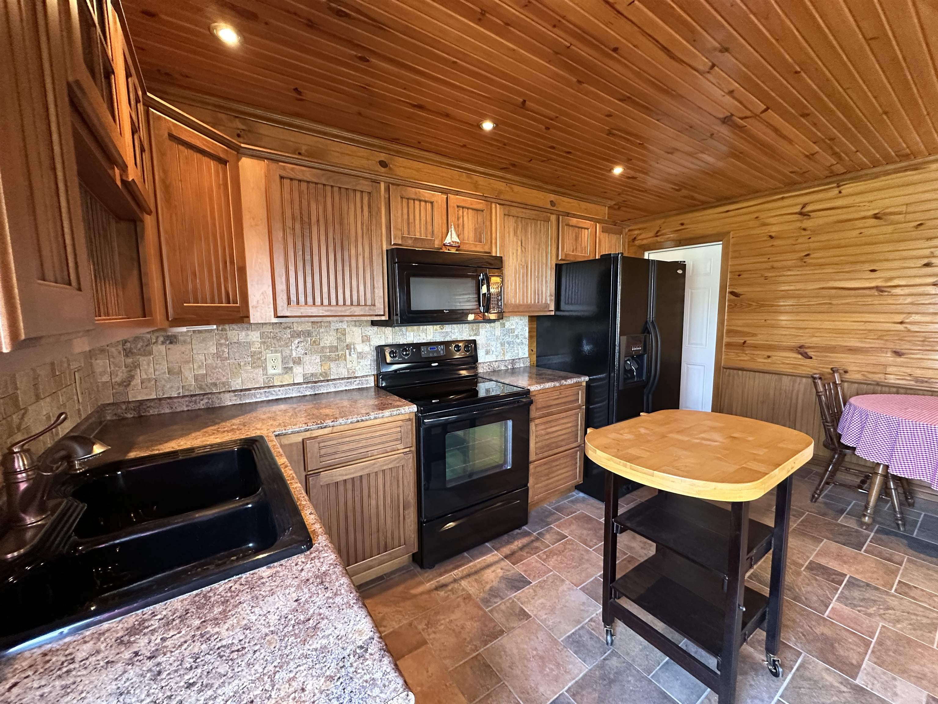 382  Kingdom Lane  Yellville, AR