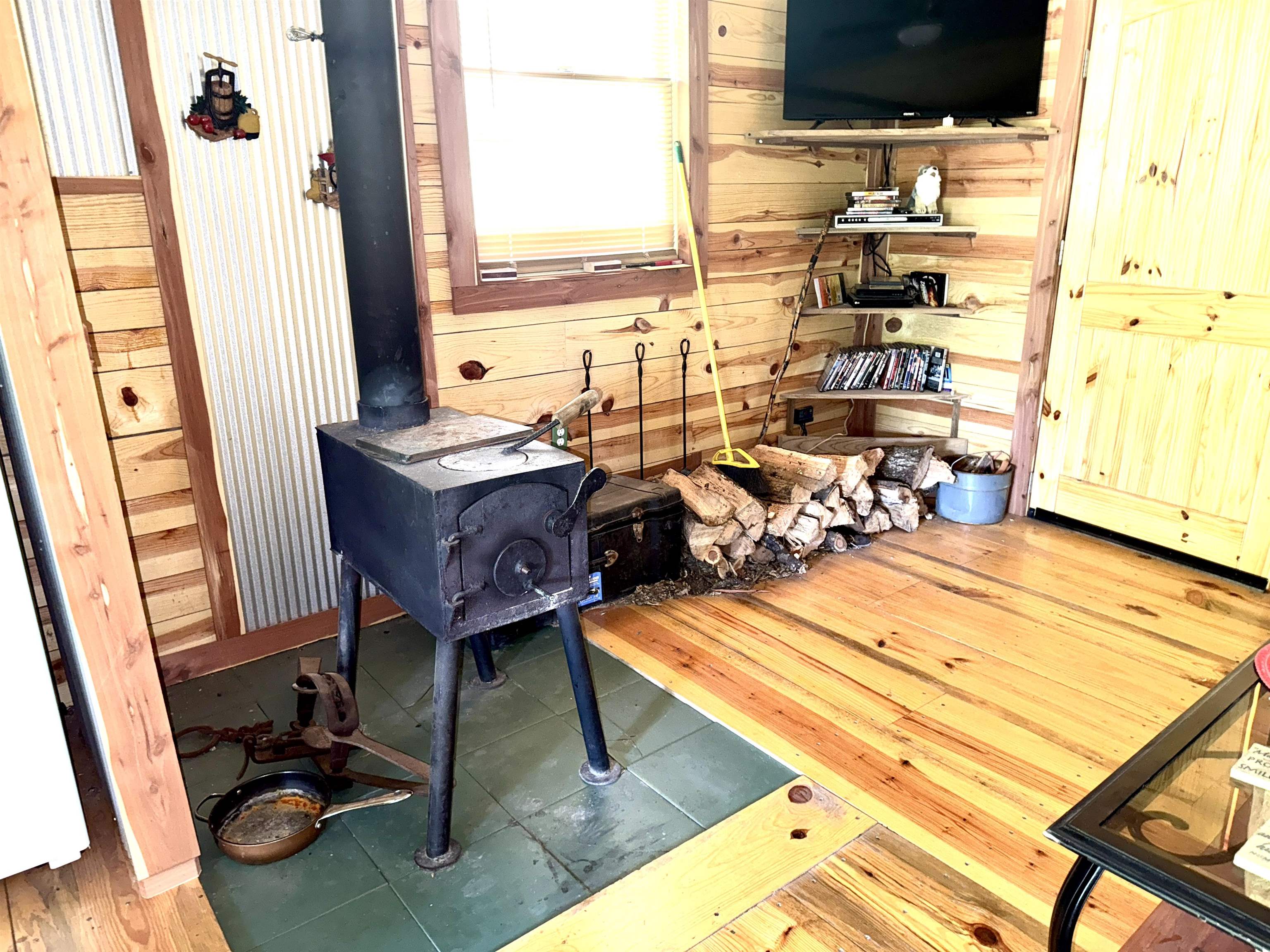 1343  Reb Lane  Calico Rock, AR