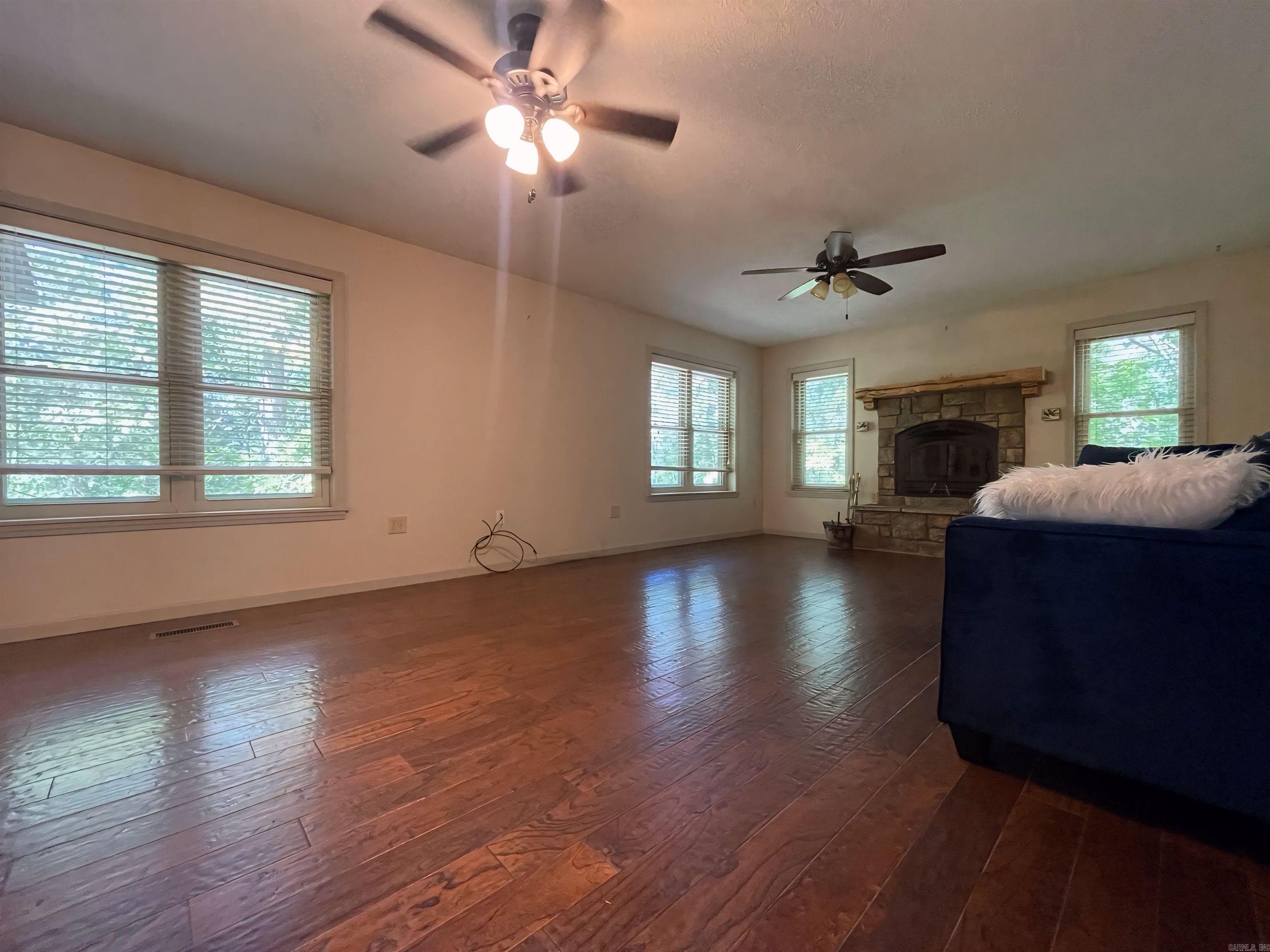 19 Levee Rd Road Solgohachia, AR 72156