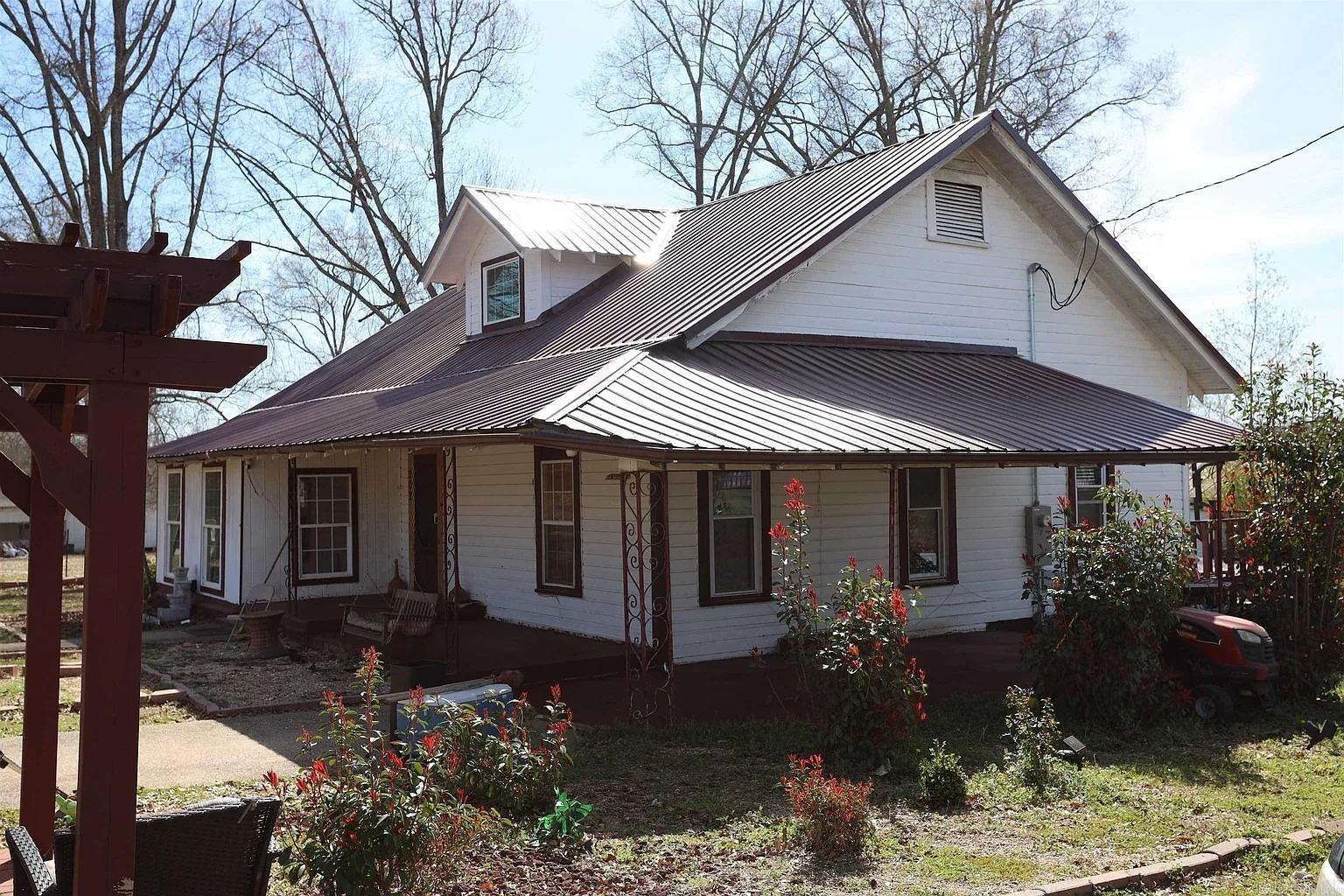202 E 2nd  Hermitage, AR