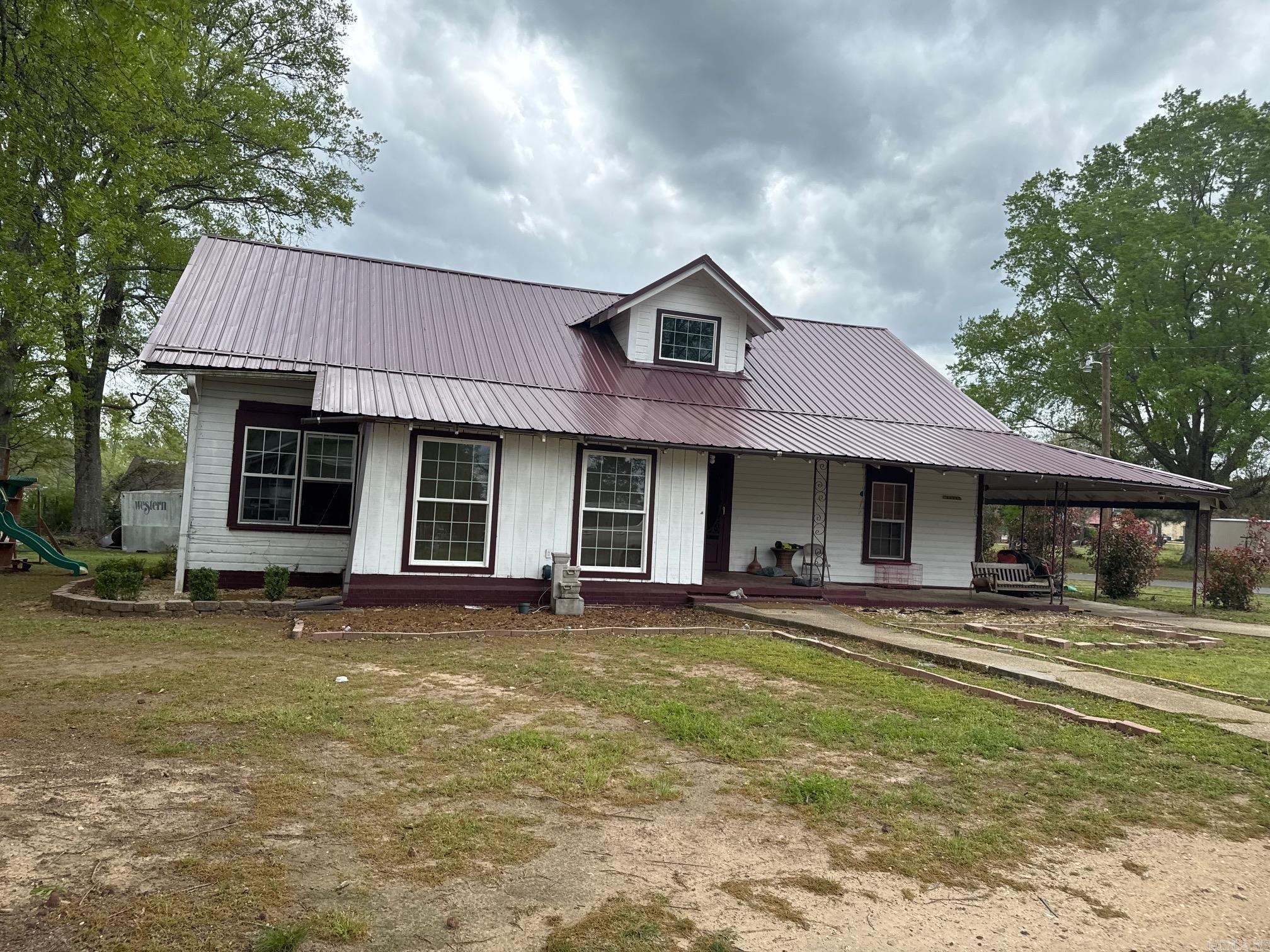 202 E 2nd  Hermitage, AR