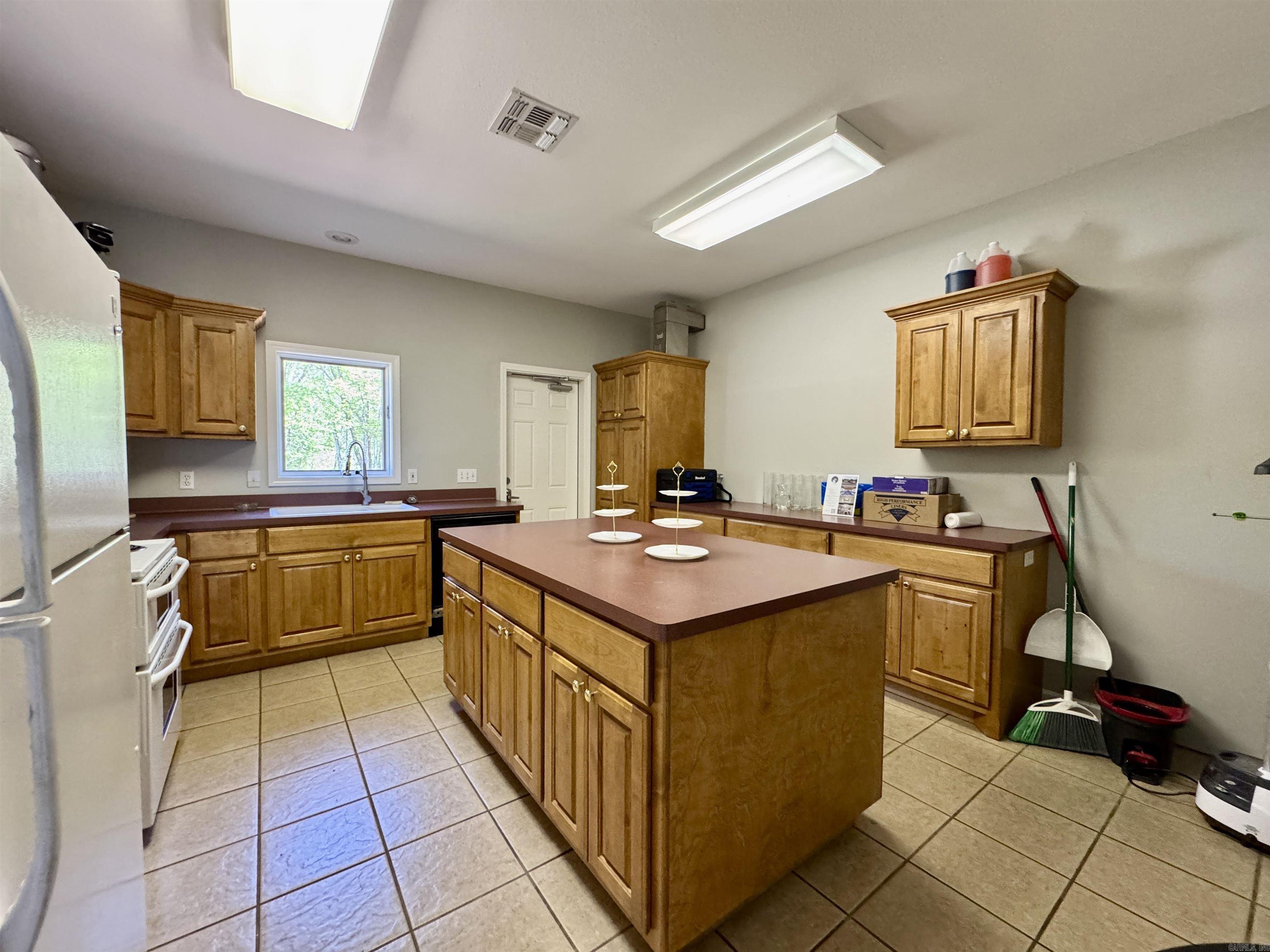 8415  Park  Fountain Lake, AR