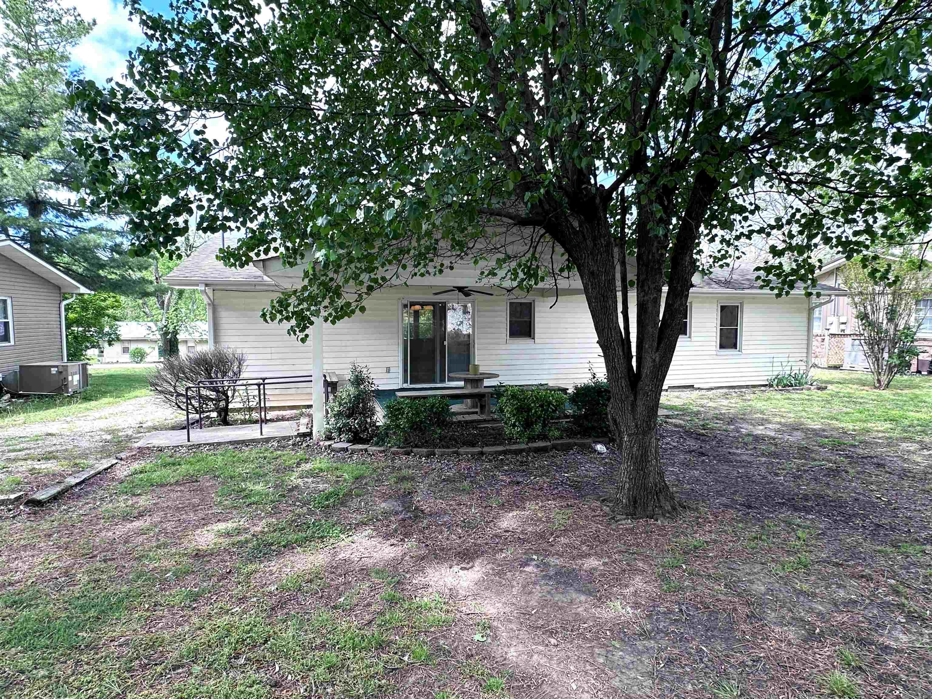 865 N 2nd  Piggott, AR