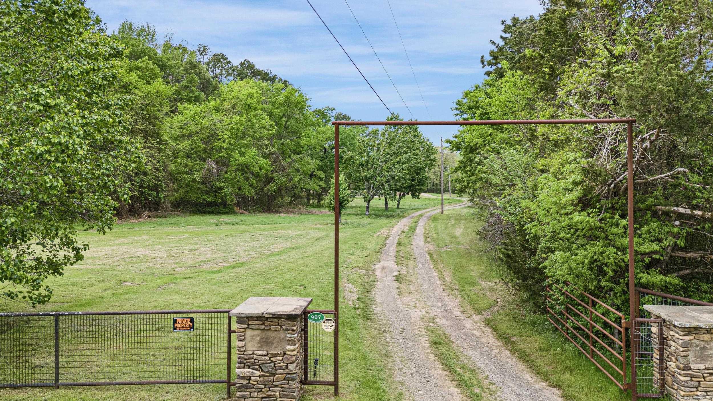 907  Smoke Tree  Dover, AR