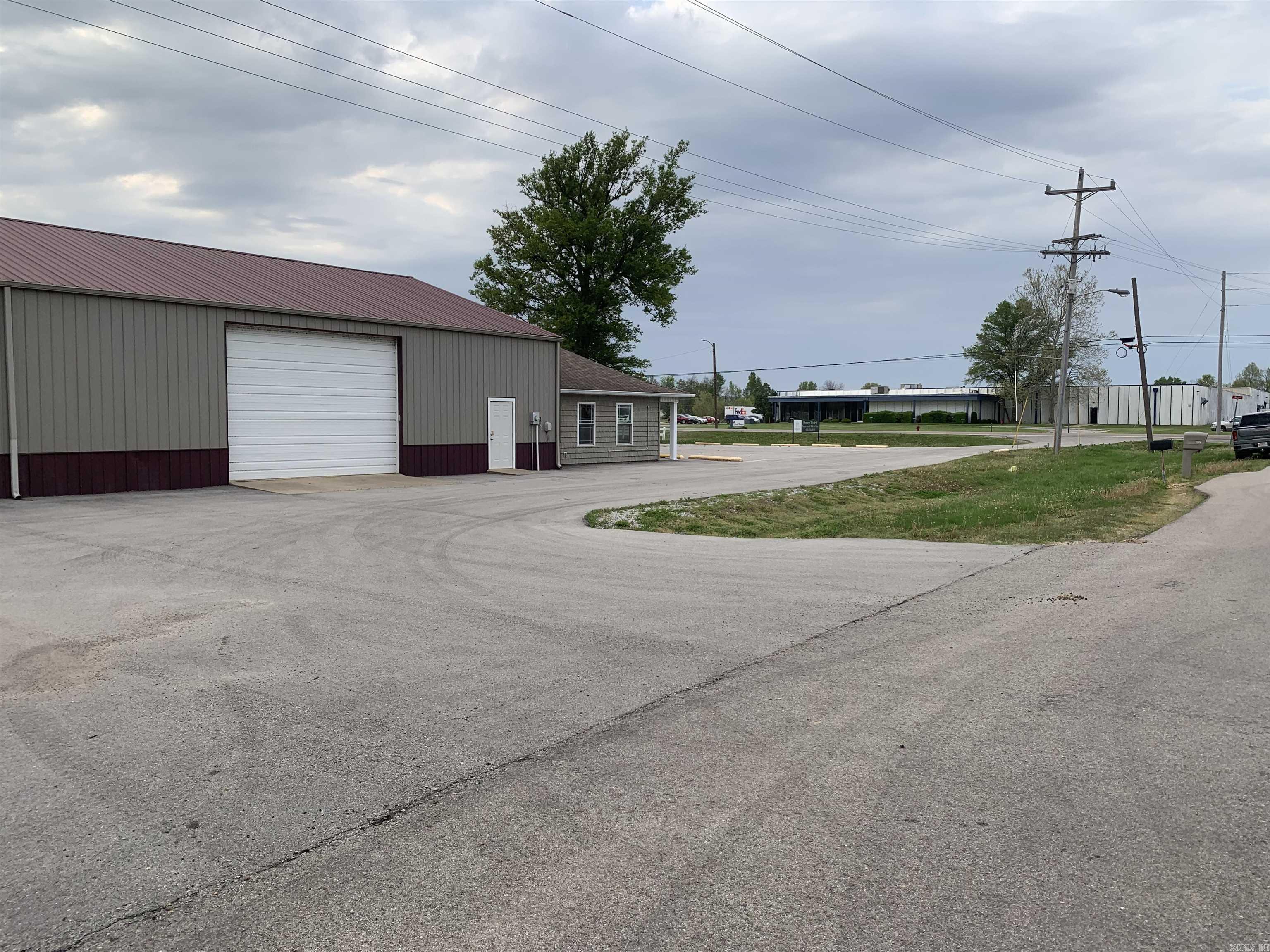 1311 E Main  Piggott, AR