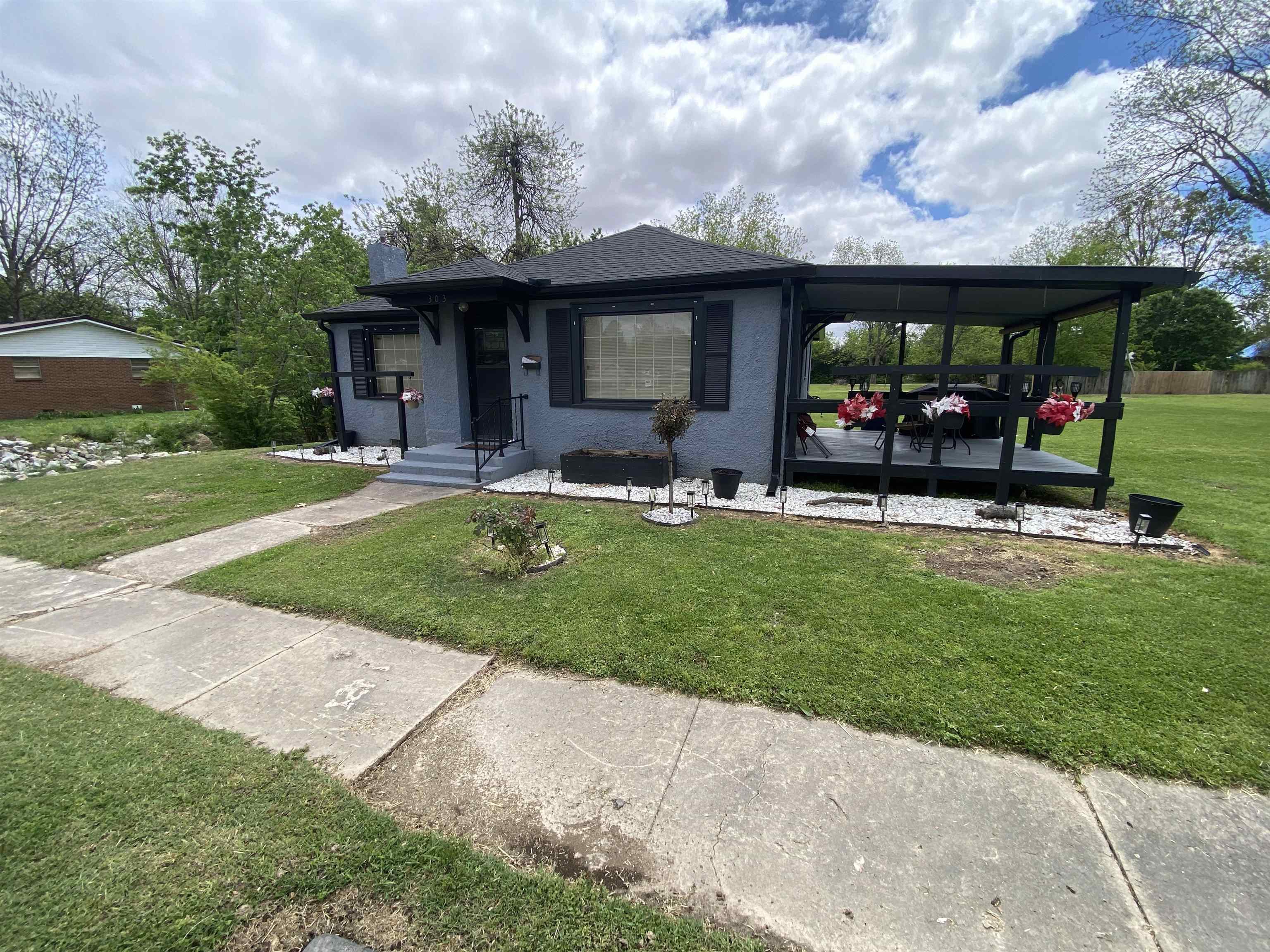 303 W 5th  Rector, AR