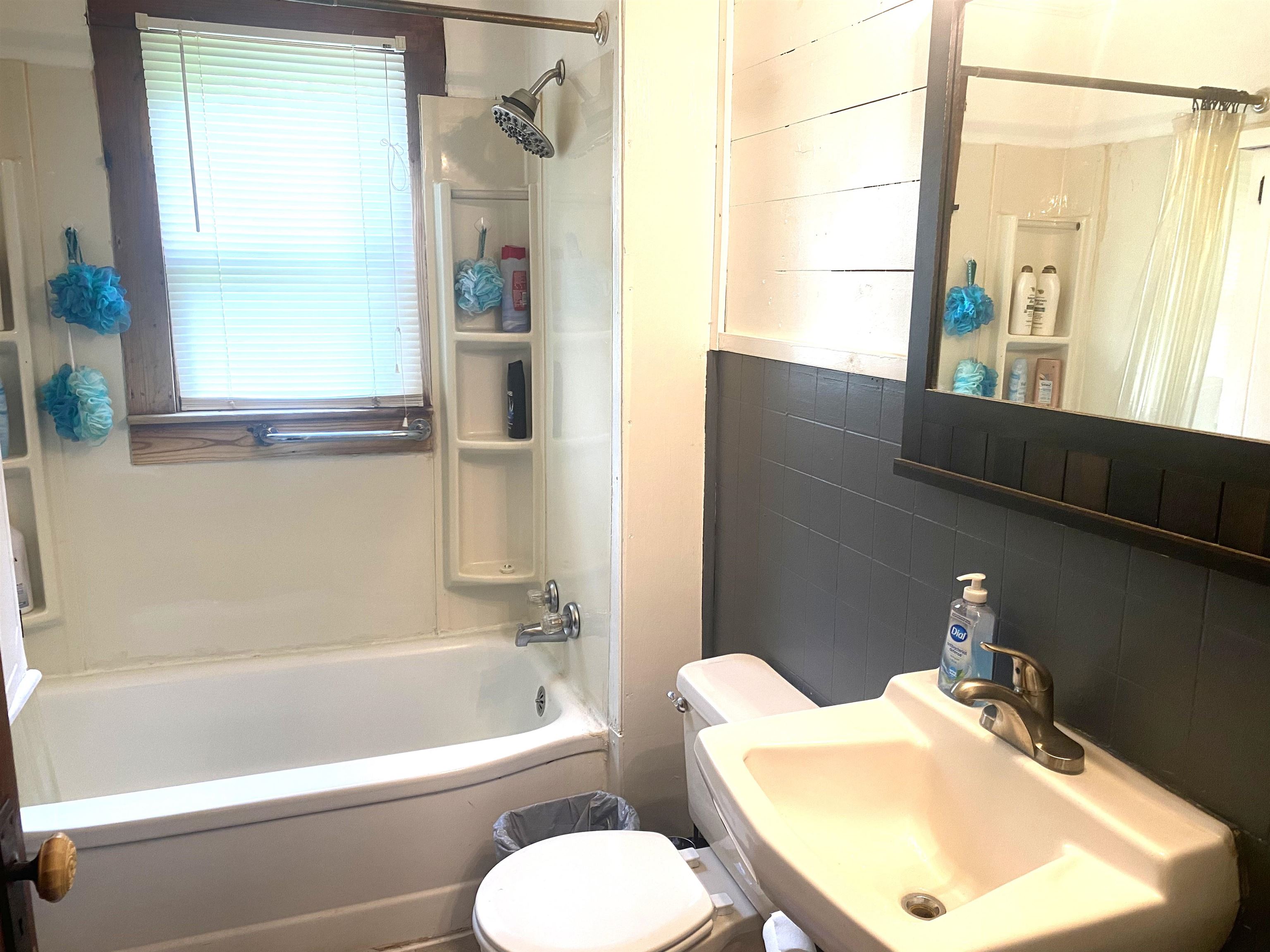 303 W 5th  Rector, AR