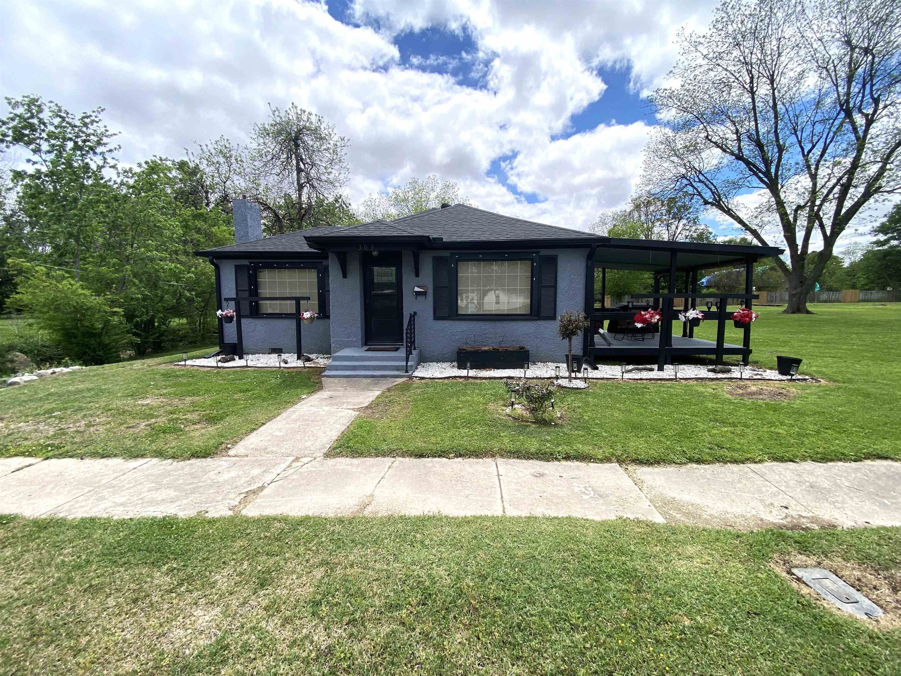 303 W 5th  Rector, AR