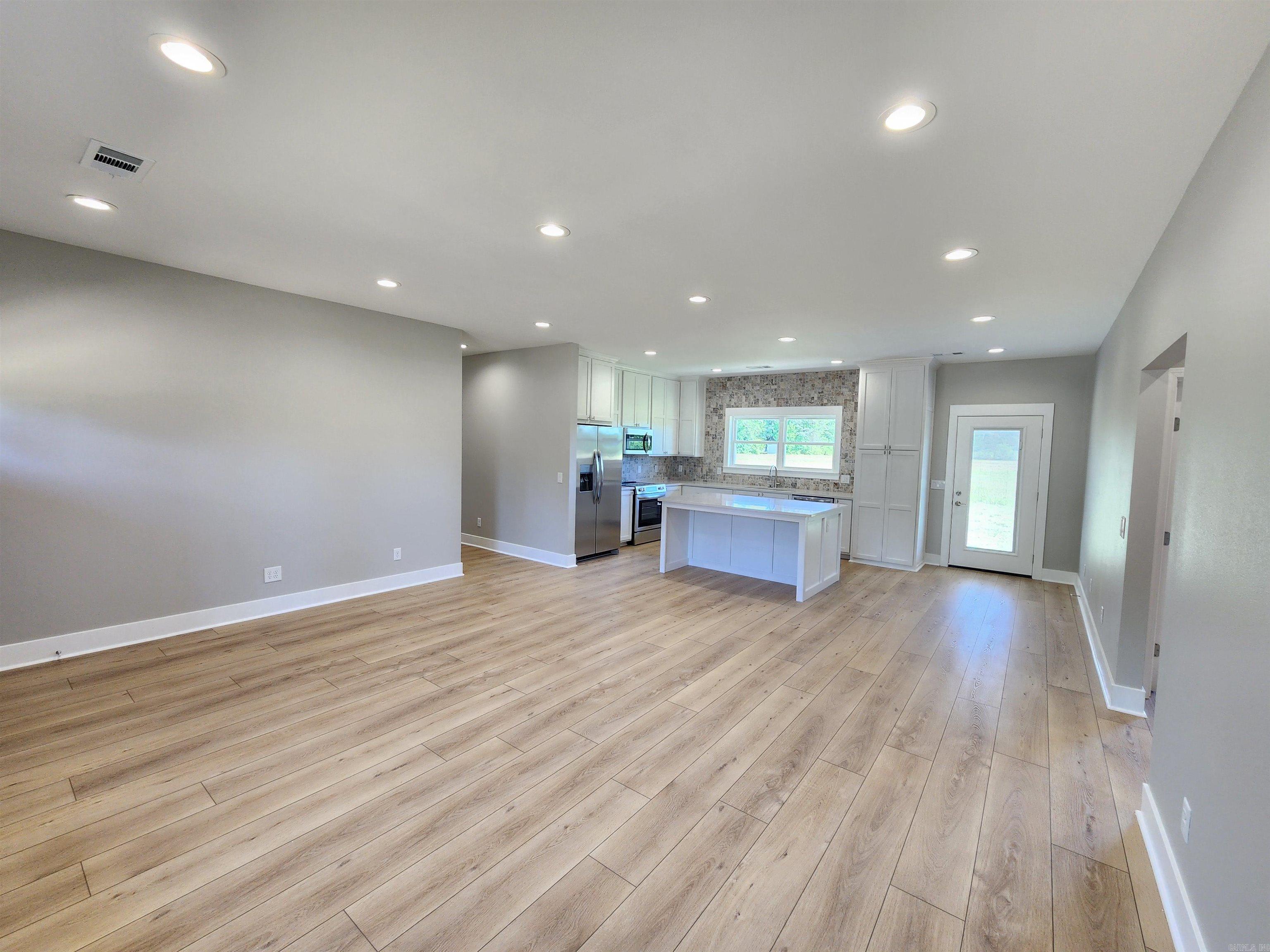 290  Walker  Higginson, AR