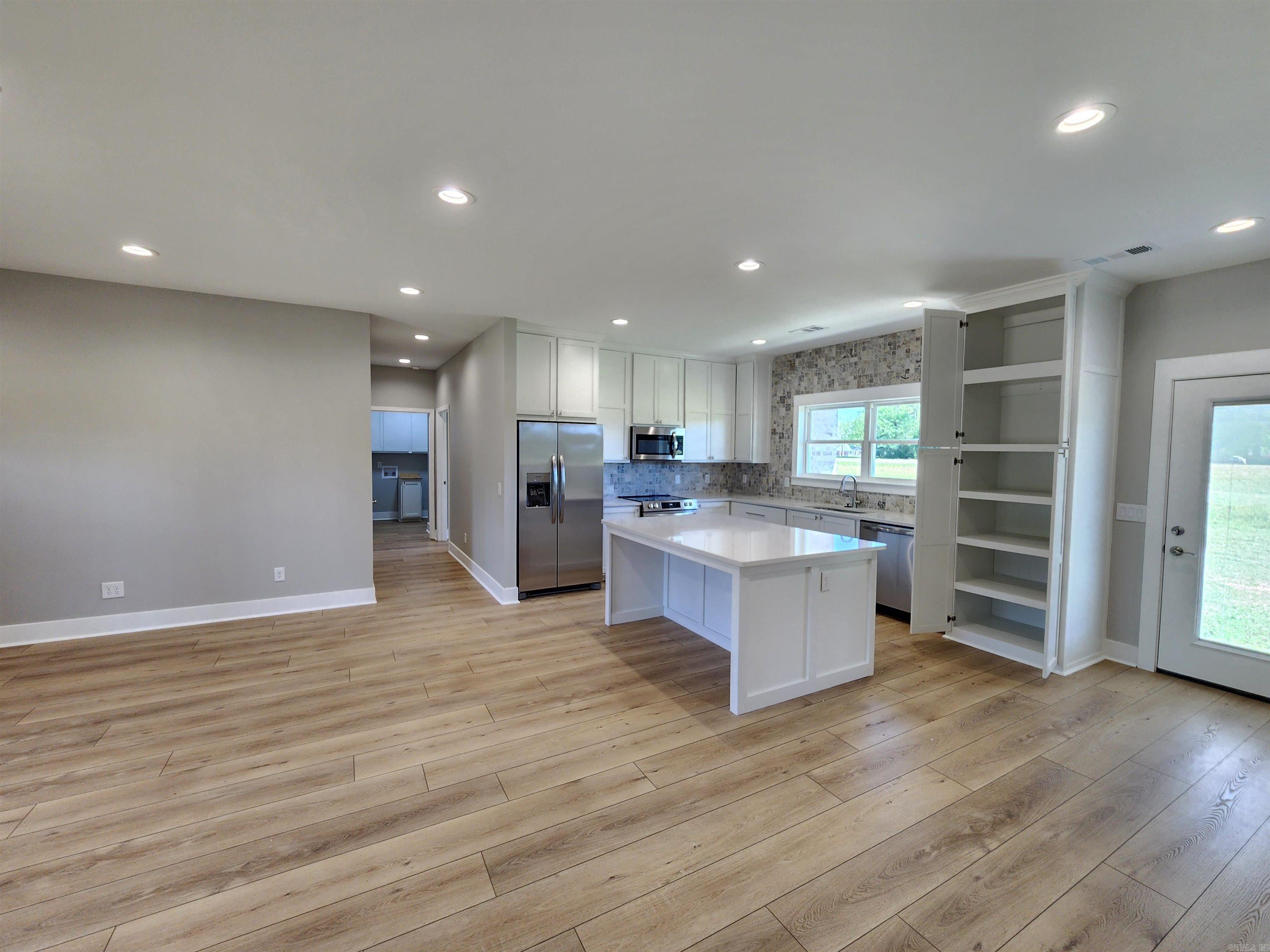 290  Walker  Higginson, AR